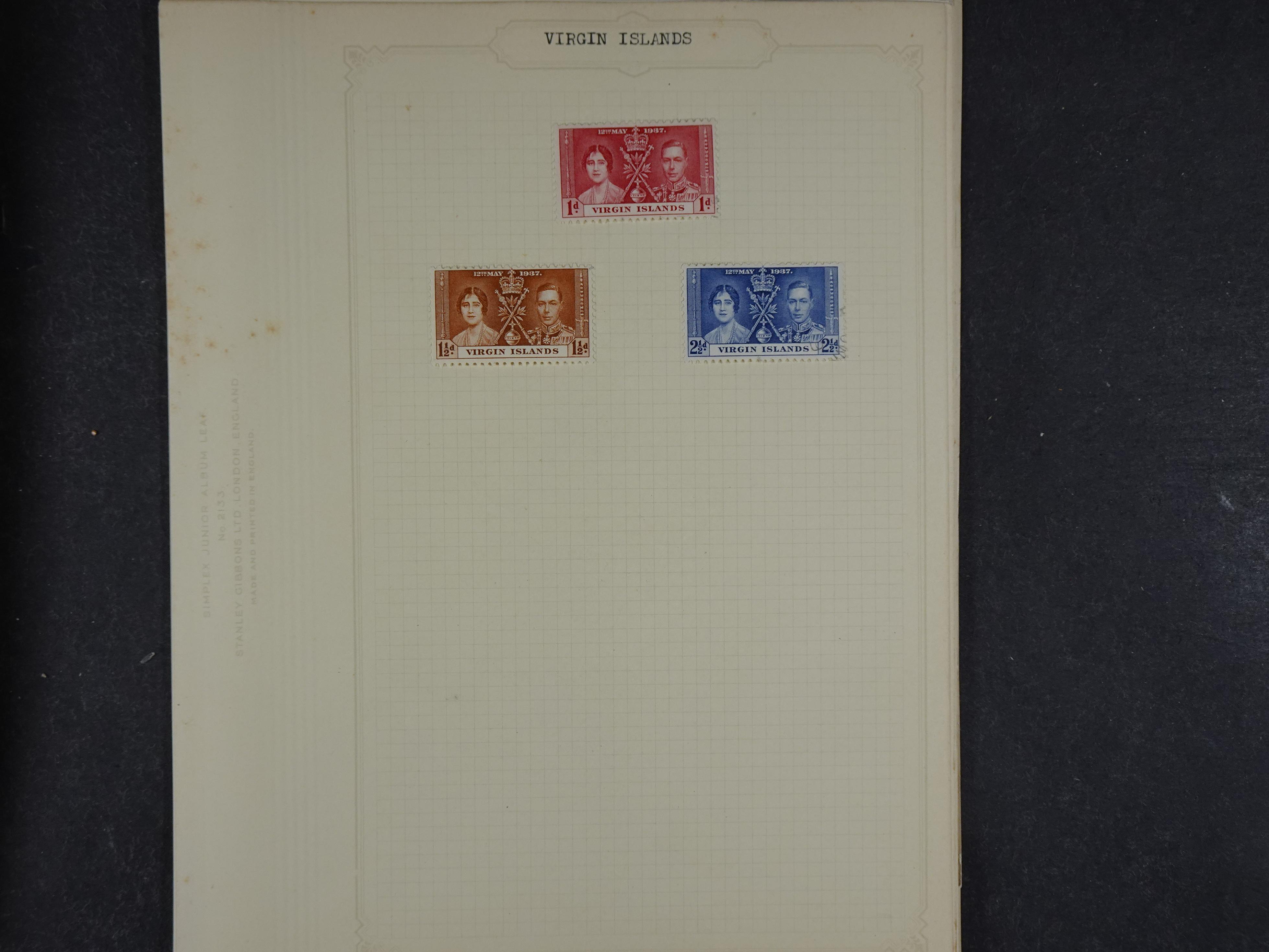 Doos met allerlei materiaal diverse betere zegels en fraaie stempels.
 416