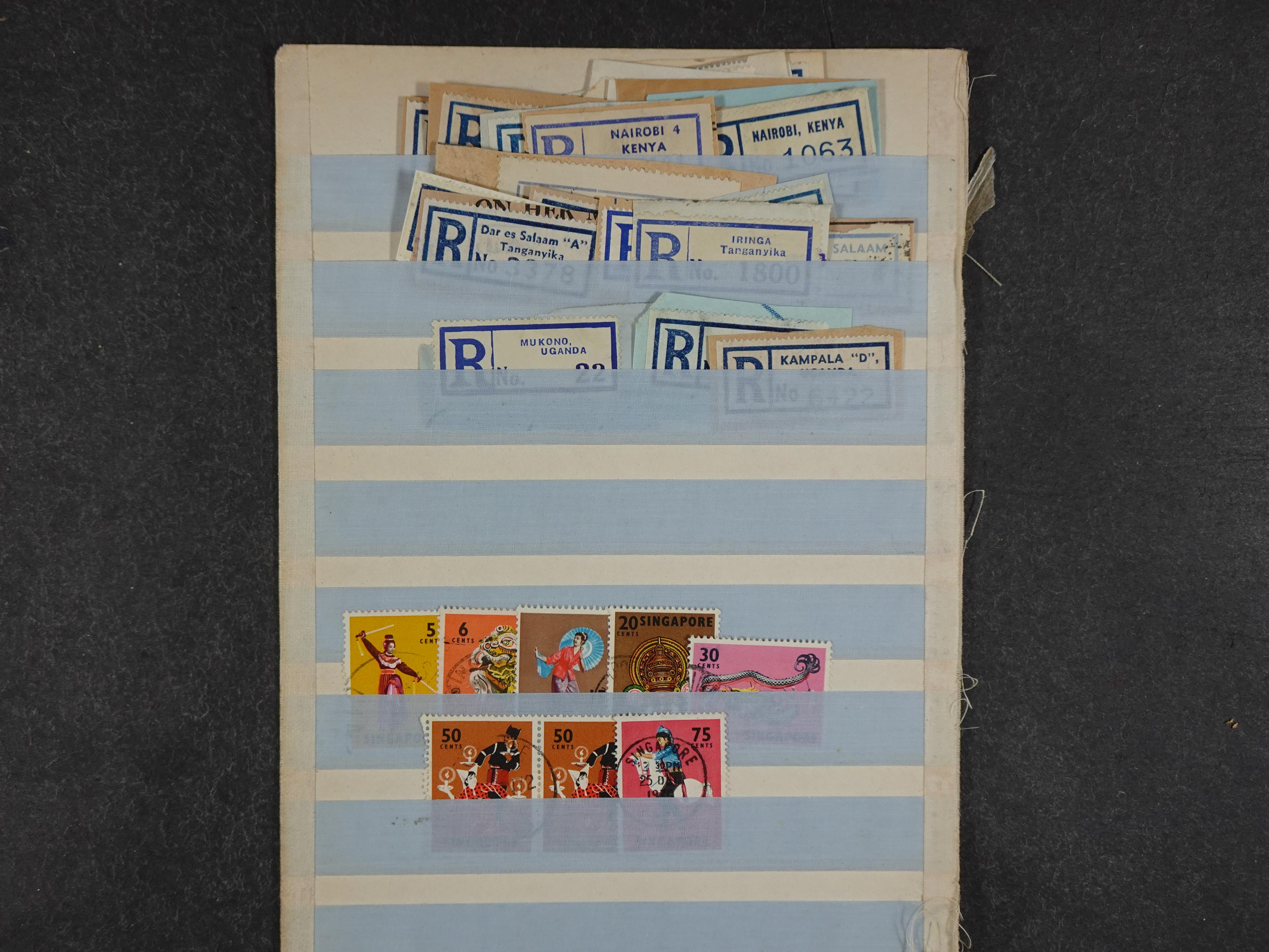 Toverdoos met geweldige mooi materiaal waaronder veel Mauritius ( uitzoeken ) diversen plaatfouten en bijzondere stempels.   2