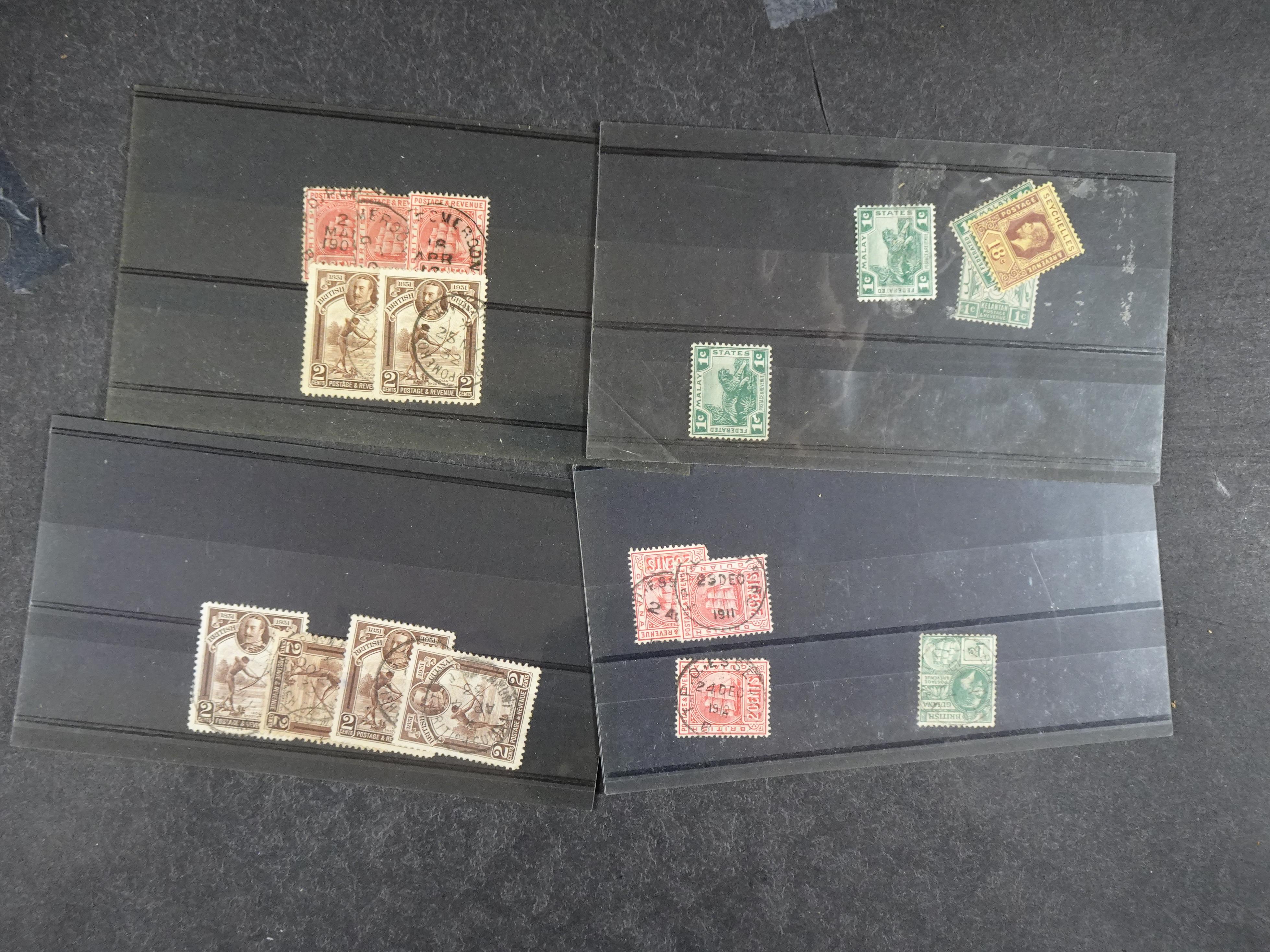 Toverdoos met geweldige mooi materiaal waaronder veel Mauritius ( uitzoeken ) diversen plaatfouten en bijzondere stempels.   16