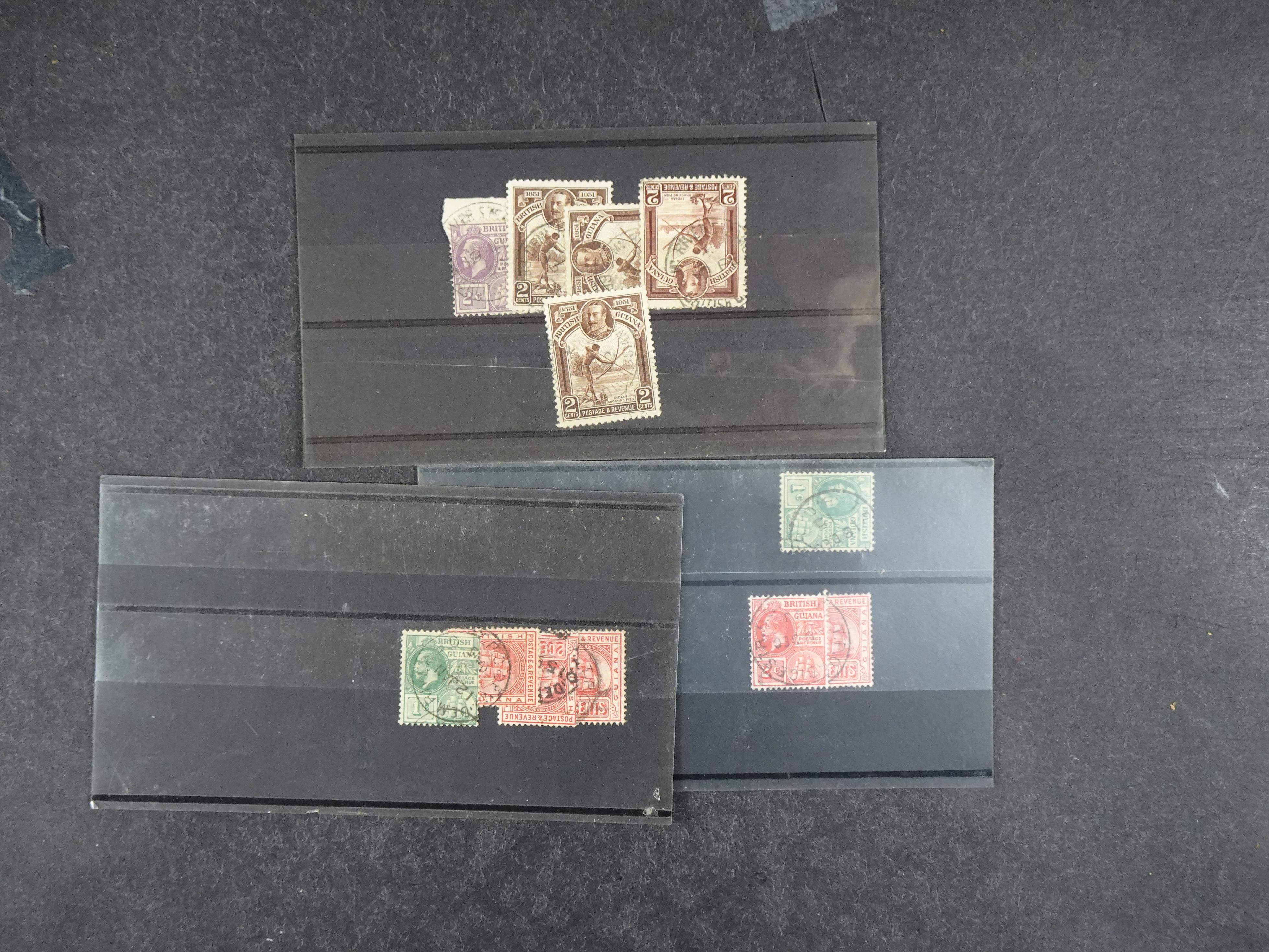 Toverdoos met geweldige mooi materiaal waaronder veel Mauritius ( uitzoeken ) diversen plaatfouten en bijzondere stempels.   17