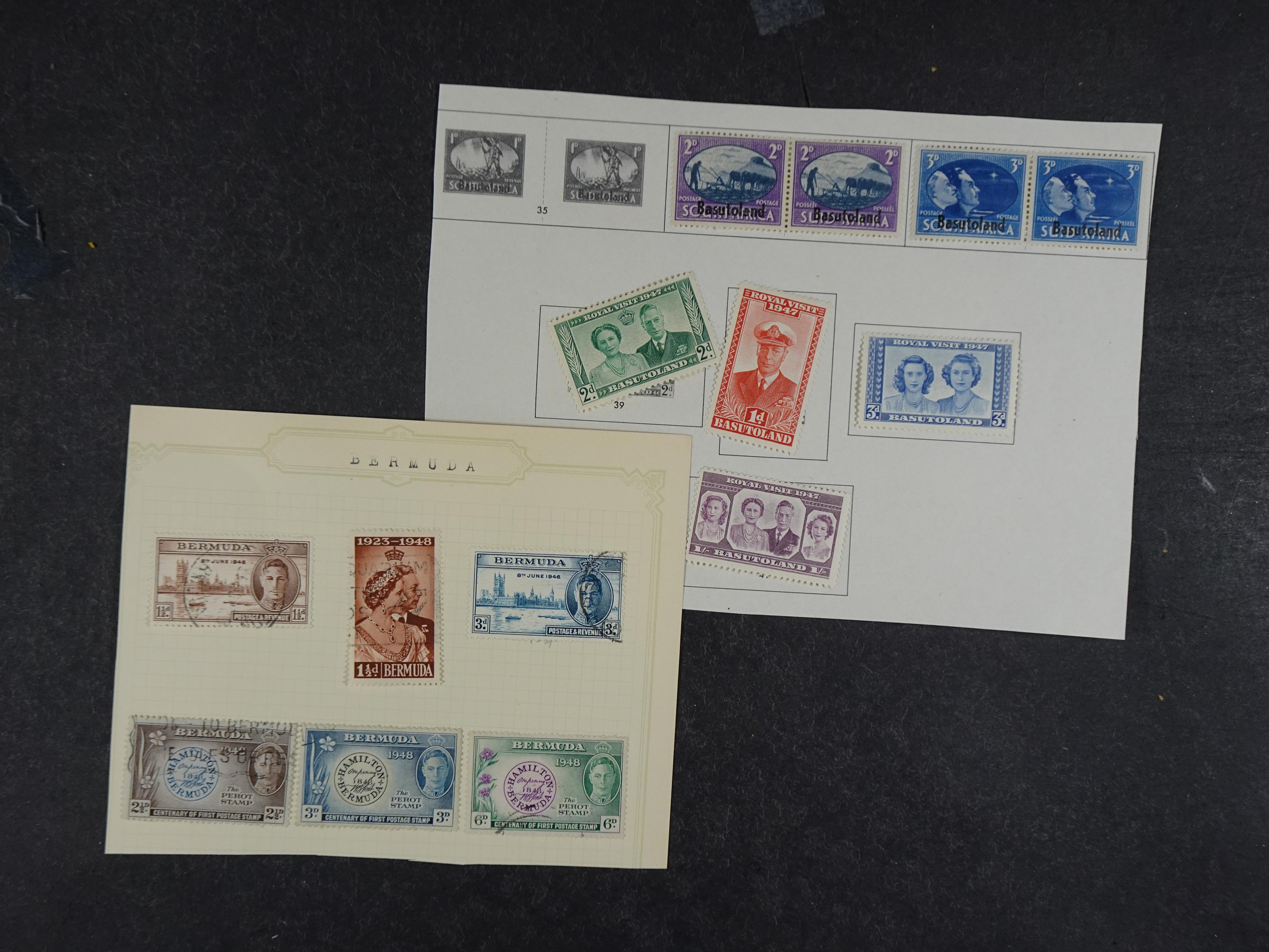 Toverdoos met geweldige mooi materiaal waaronder veel Mauritius ( uitzoeken ) diversen plaatfouten en bijzondere stempels.   23