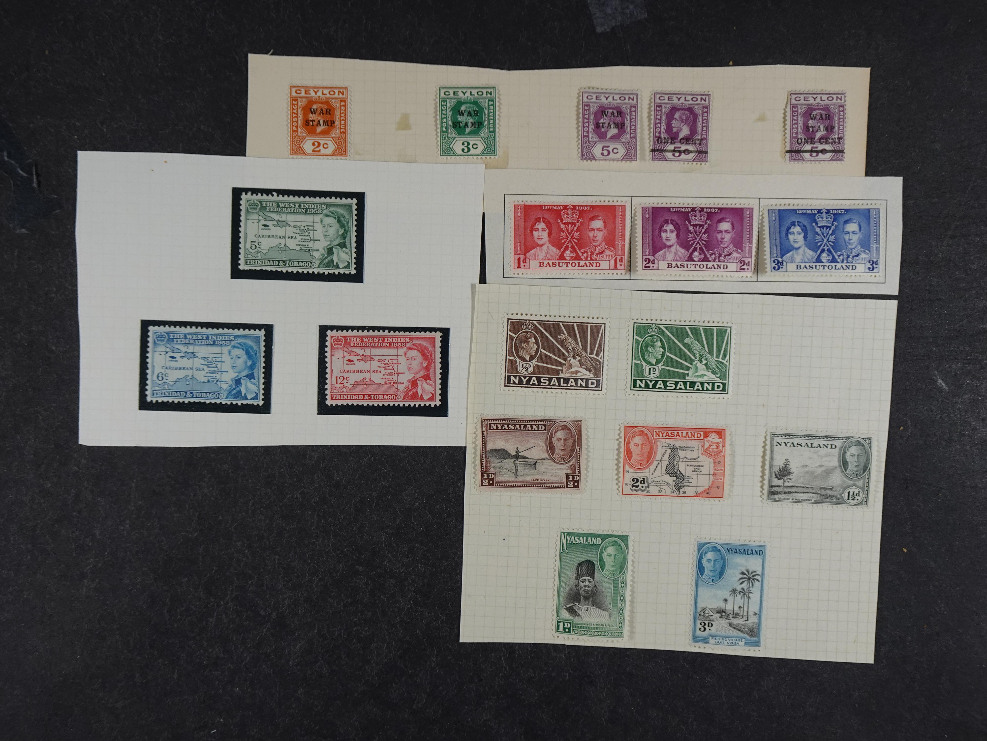 Toverdoos met geweldige mooi materiaal waaronder veel Mauritius ( uitzoeken ) diversen plaatfouten en bijzondere stempels.   25