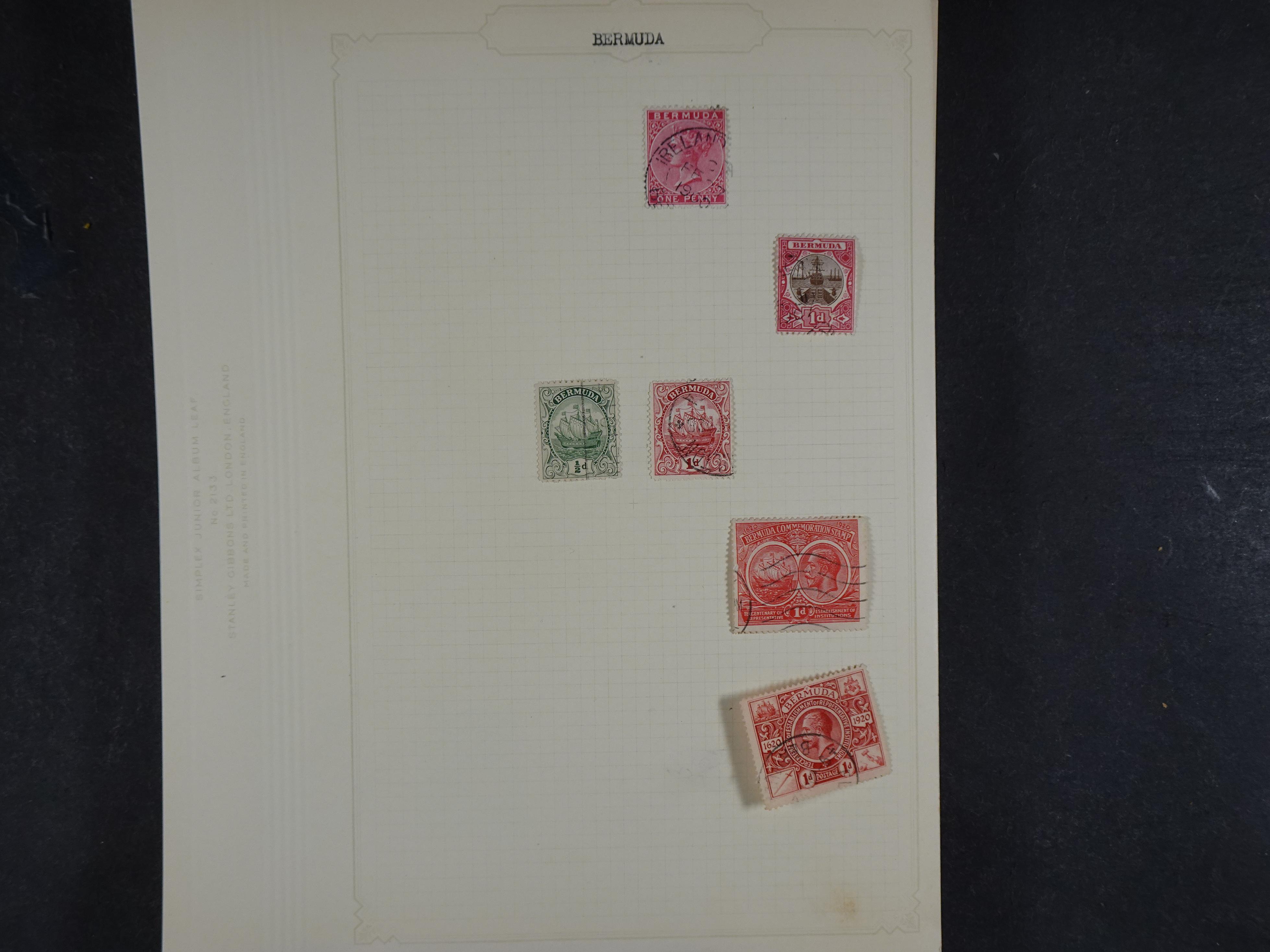 Toverdoos met geweldige mooi materiaal waaronder veel Mauritius ( uitzoeken ) diversen plaatfouten en bijzondere stempels.   27