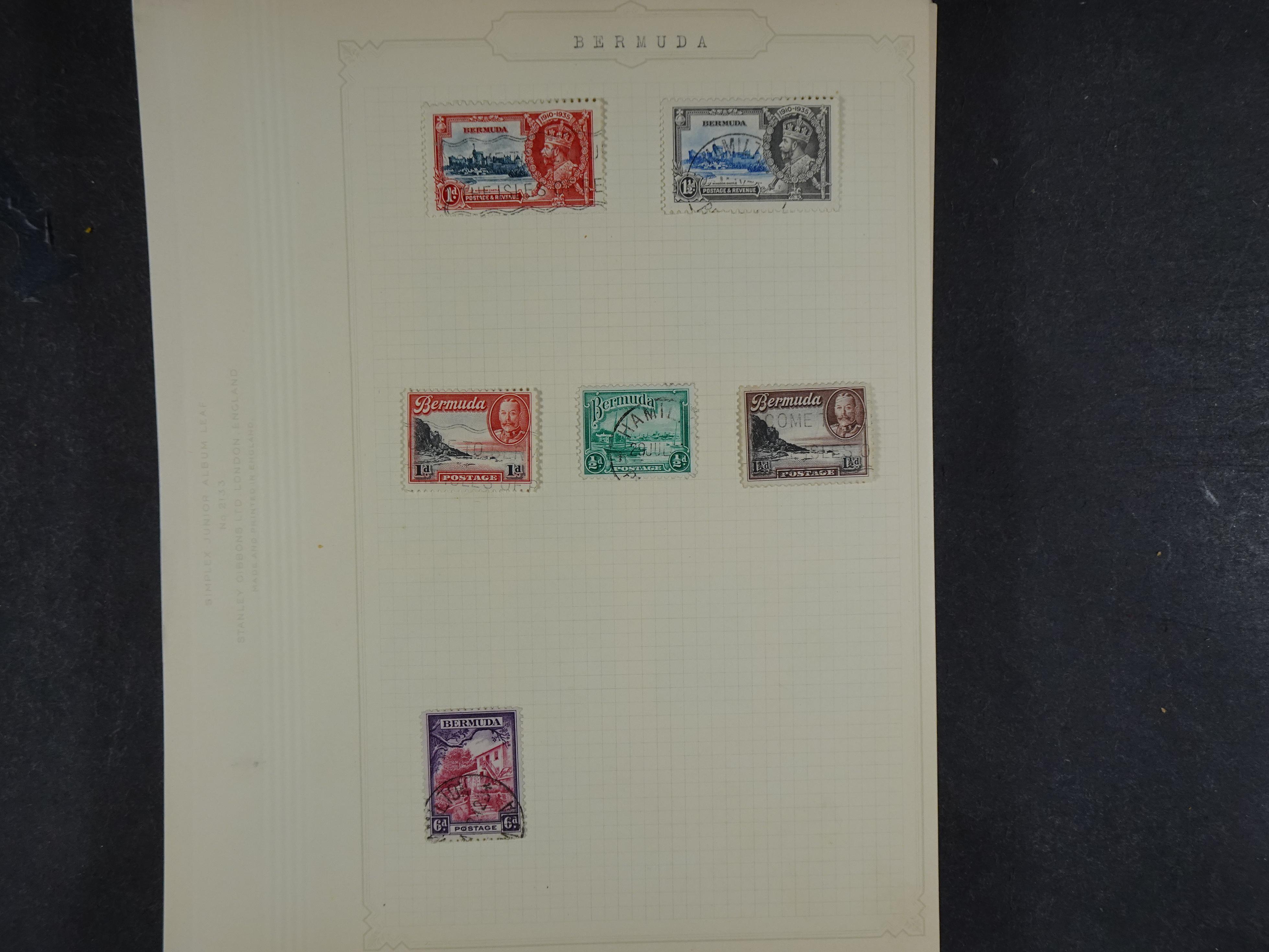 Toverdoos met geweldige mooi materiaal waaronder veel Mauritius ( uitzoeken ) diversen plaatfouten en bijzondere stempels.   28