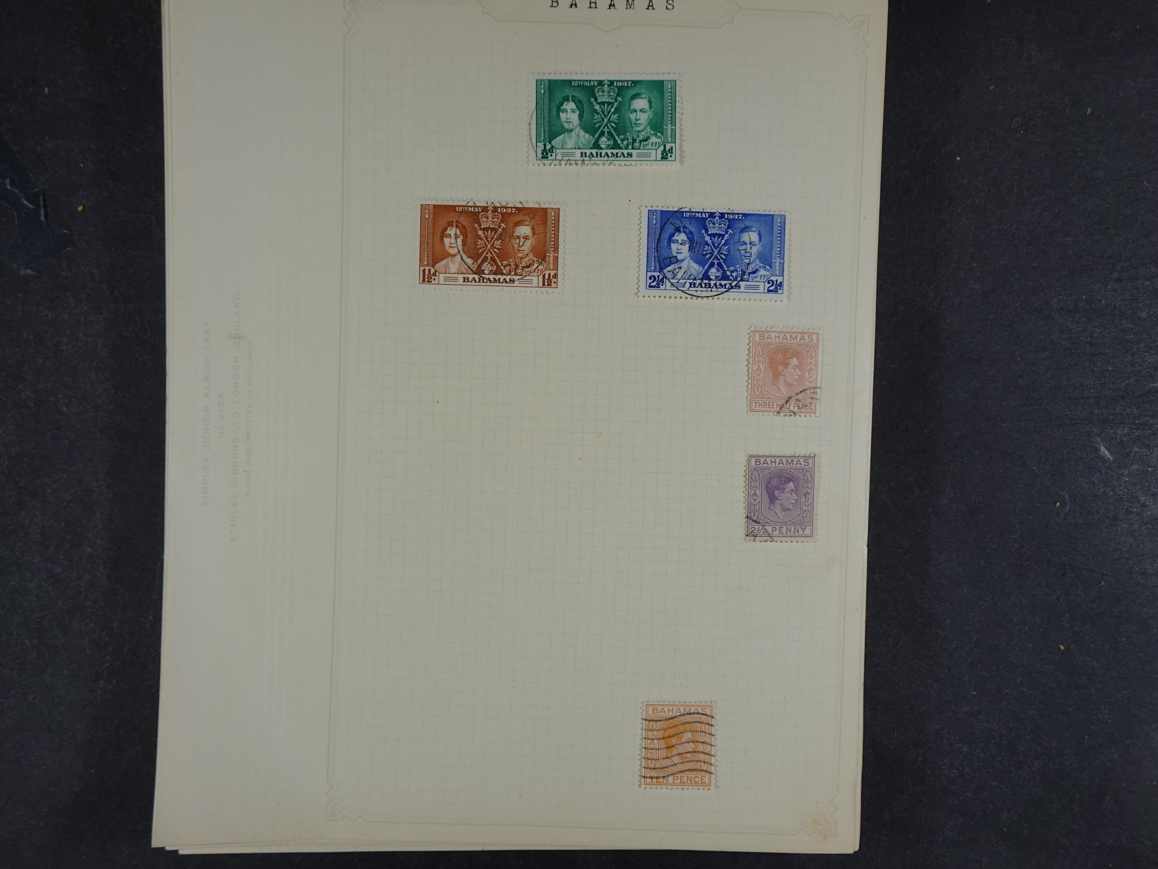 Toverdoos met geweldige mooi materiaal waaronder veel Mauritius ( uitzoeken ) diversen plaatfouten en bijzondere stempels.   36