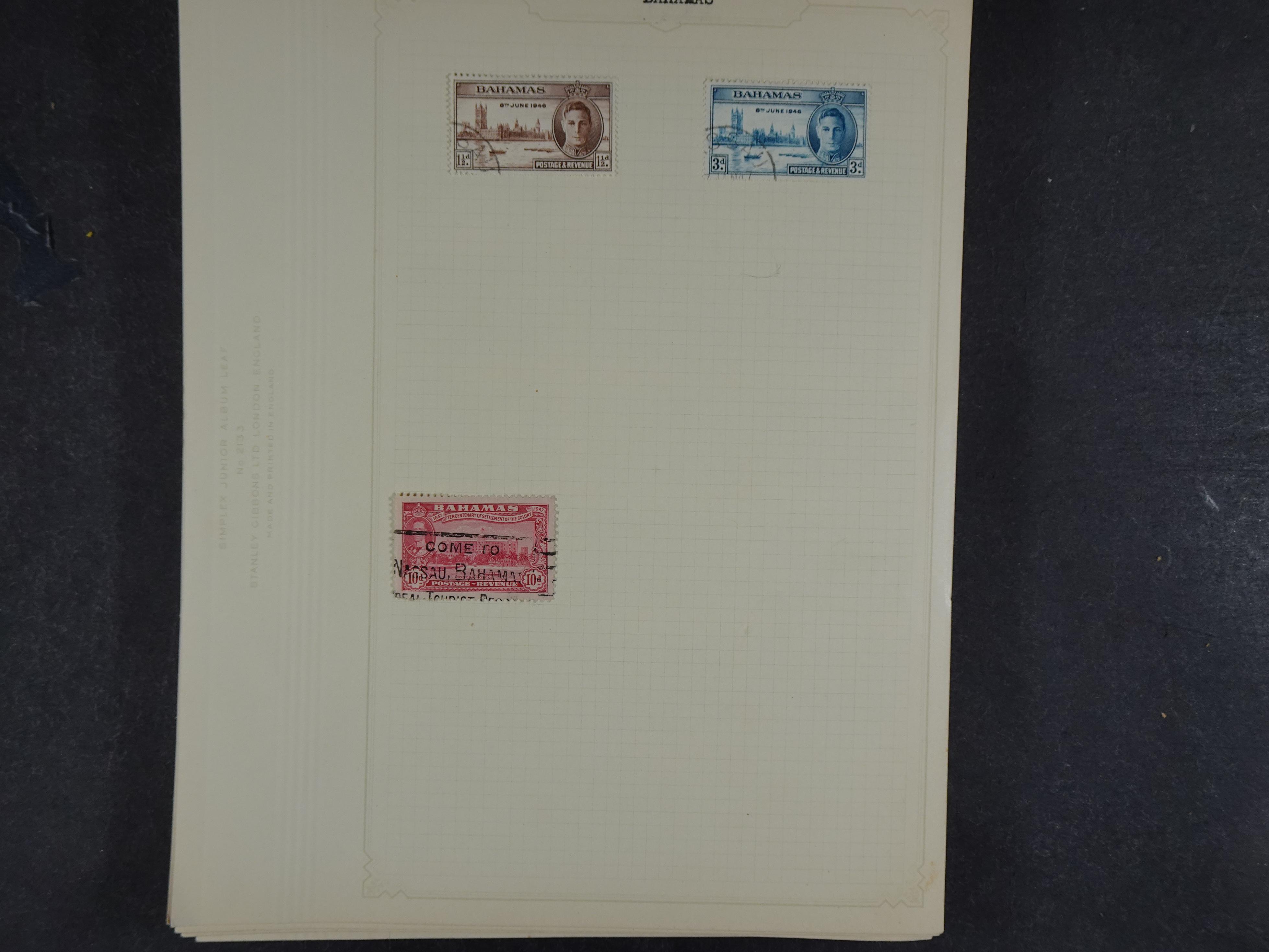 Toverdoos met geweldige mooi materiaal waaronder veel Mauritius ( uitzoeken ) diversen plaatfouten en bijzondere stempels.   37