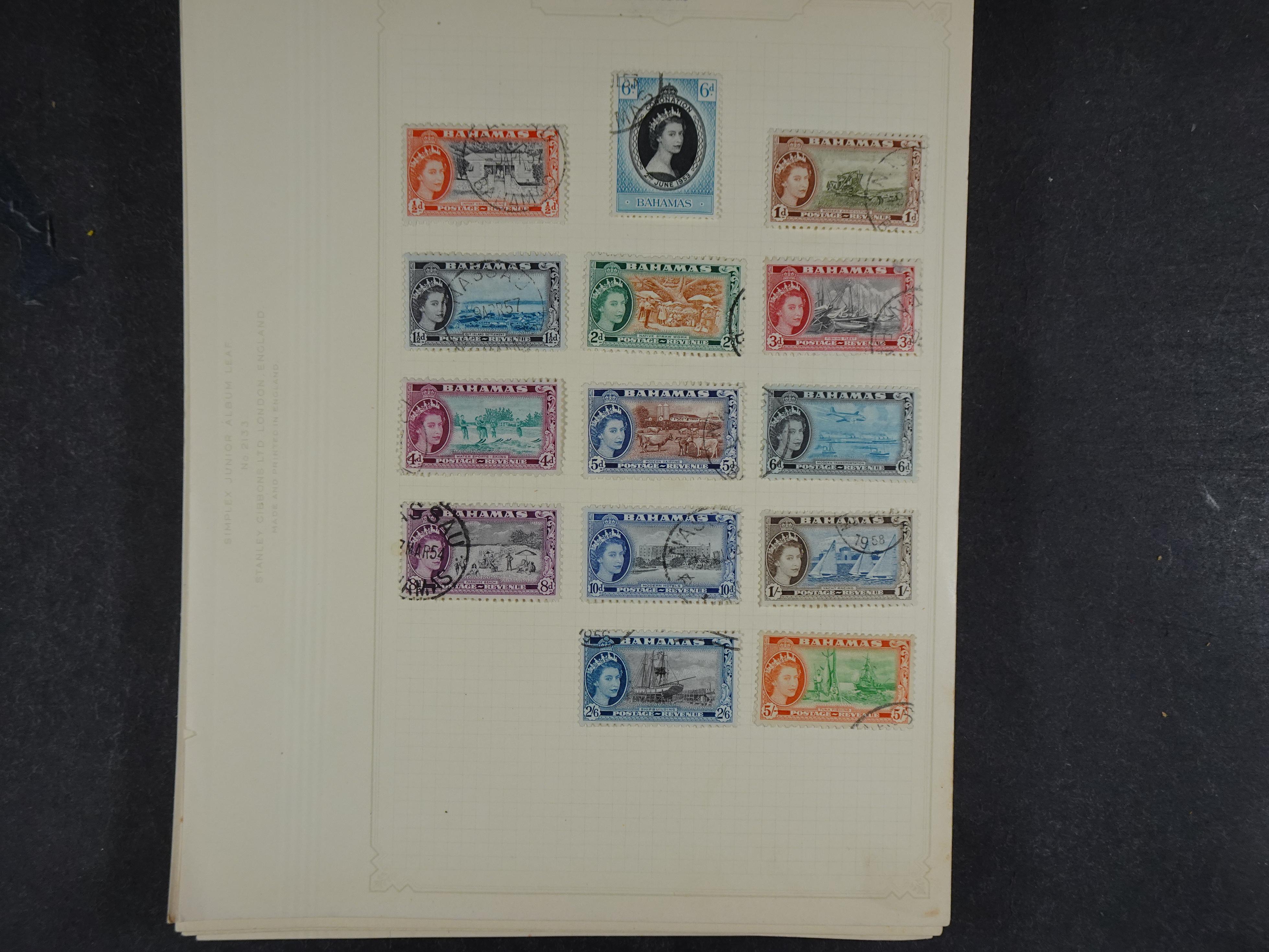 Toverdoos met geweldige mooi materiaal waaronder veel Mauritius ( uitzoeken ) diversen plaatfouten en bijzondere stempels.   38