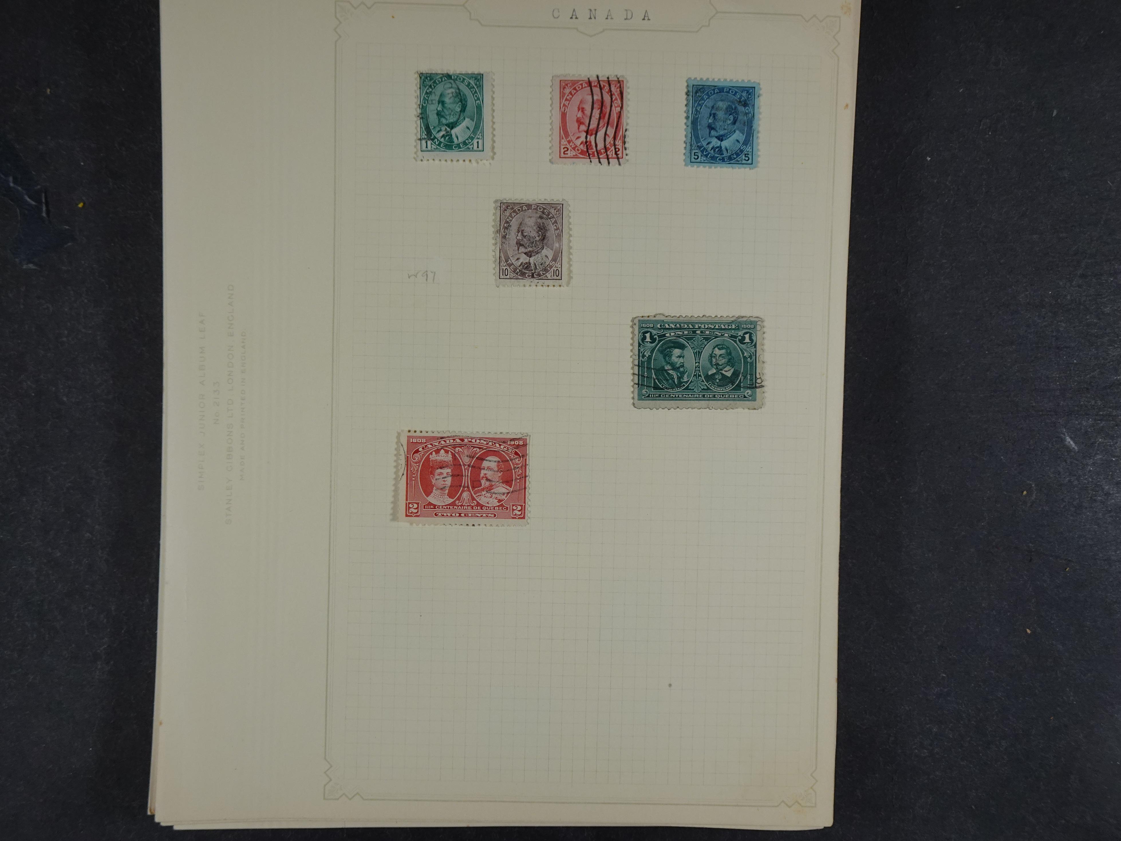 Toverdoos met geweldige mooi materiaal waaronder veel Mauritius ( uitzoeken ) diversen plaatfouten en bijzondere stempels.   39