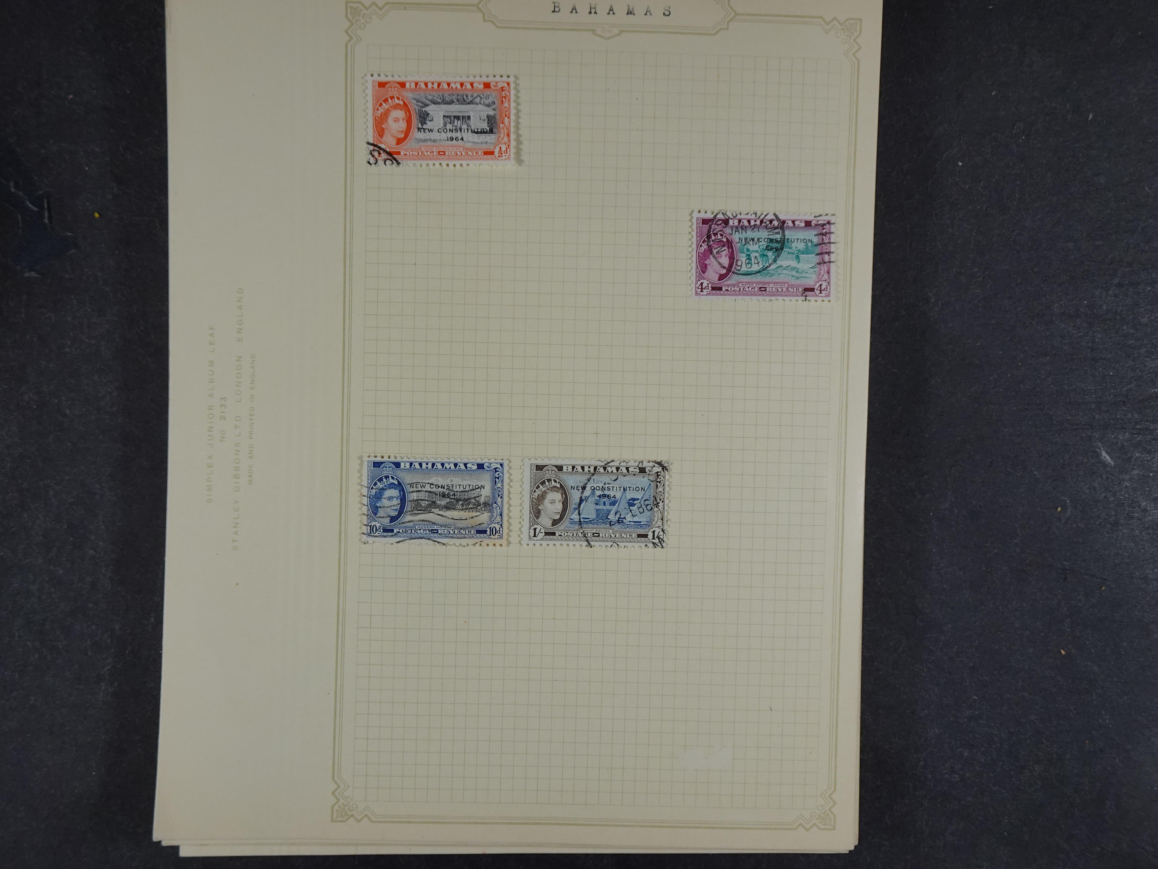 Toverdoos met geweldige mooi materiaal waaronder veel Mauritius ( uitzoeken ) diversen plaatfouten en bijzondere stempels.   46