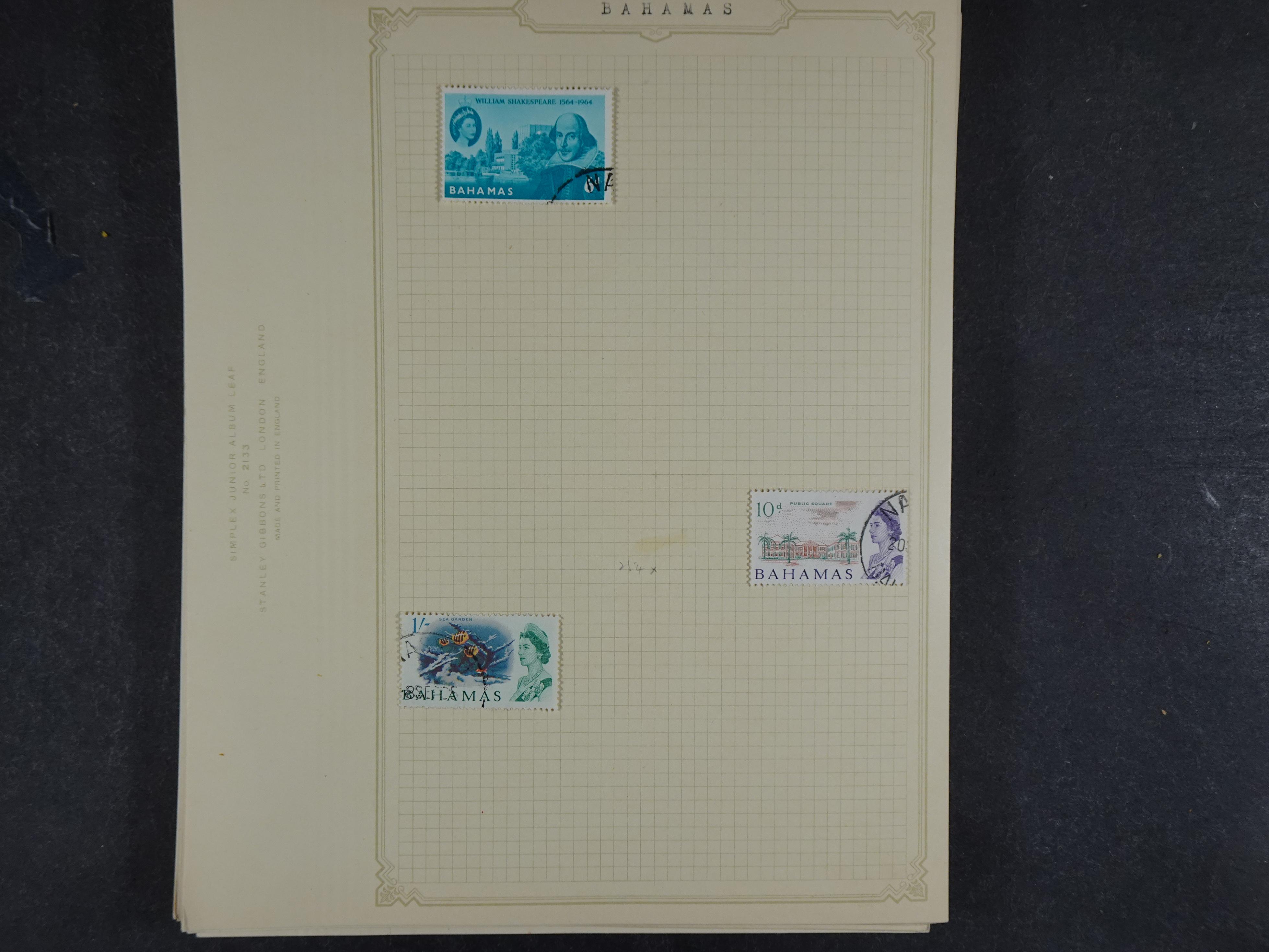 Toverdoos met geweldige mooi materiaal waaronder veel Mauritius ( uitzoeken ) diversen plaatfouten en bijzondere stempels.   47