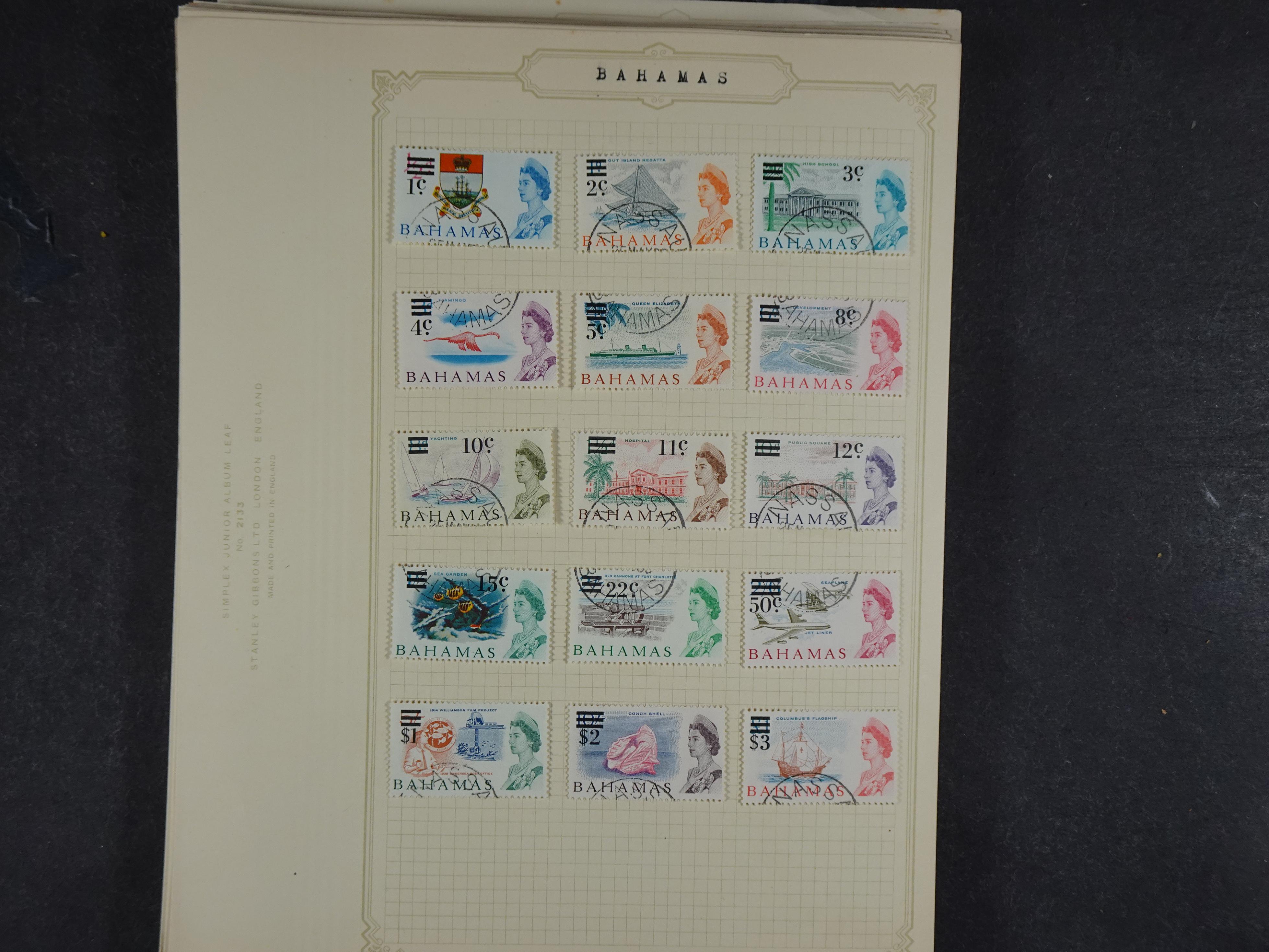 Toverdoos met geweldige mooi materiaal waaronder veel Mauritius ( uitzoeken ) diversen plaatfouten en bijzondere stempels.   49