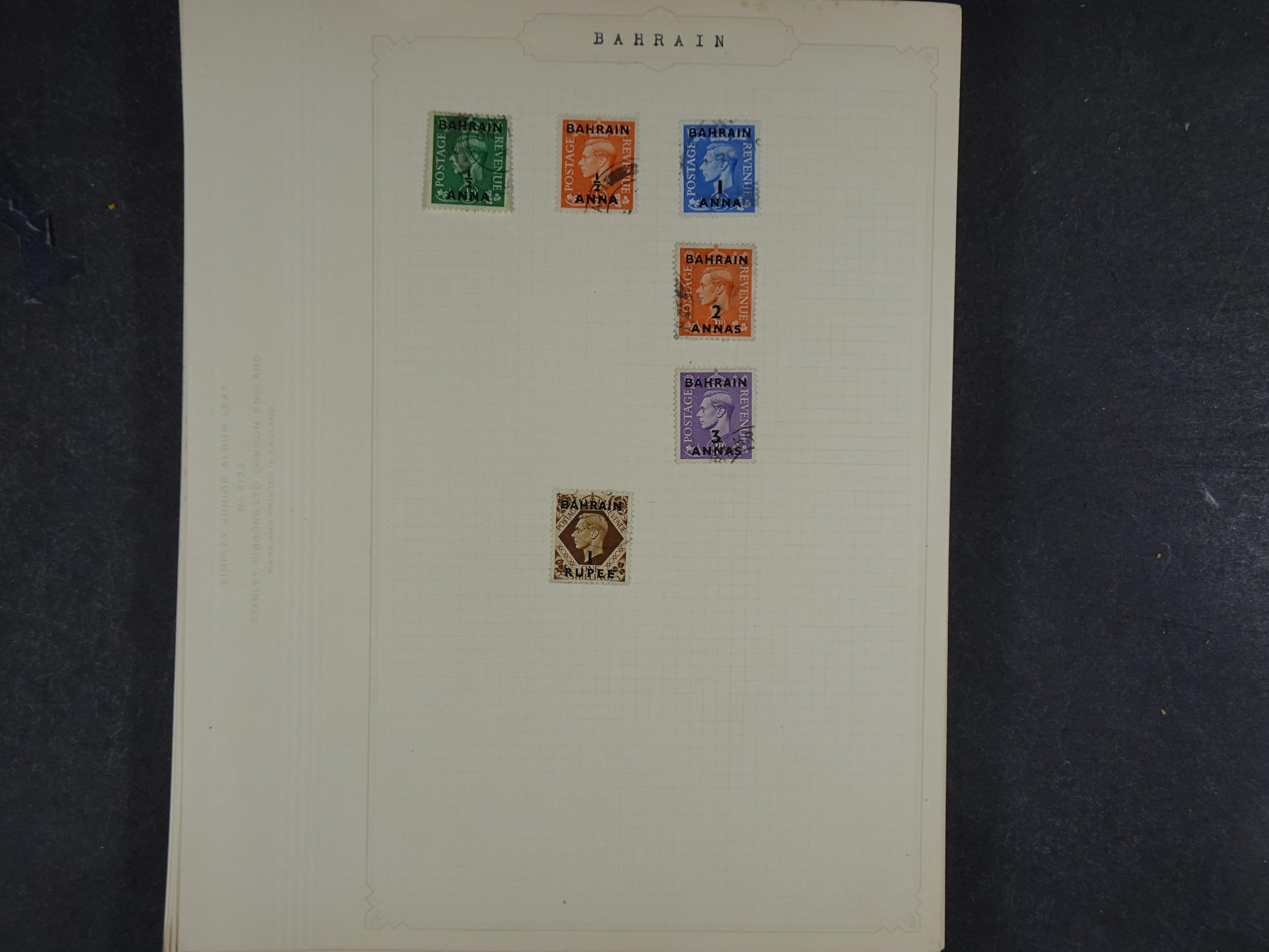 Toverdoos met geweldige mooi materiaal waaronder veel Mauritius ( uitzoeken ) diversen plaatfouten en bijzondere stempels.   53