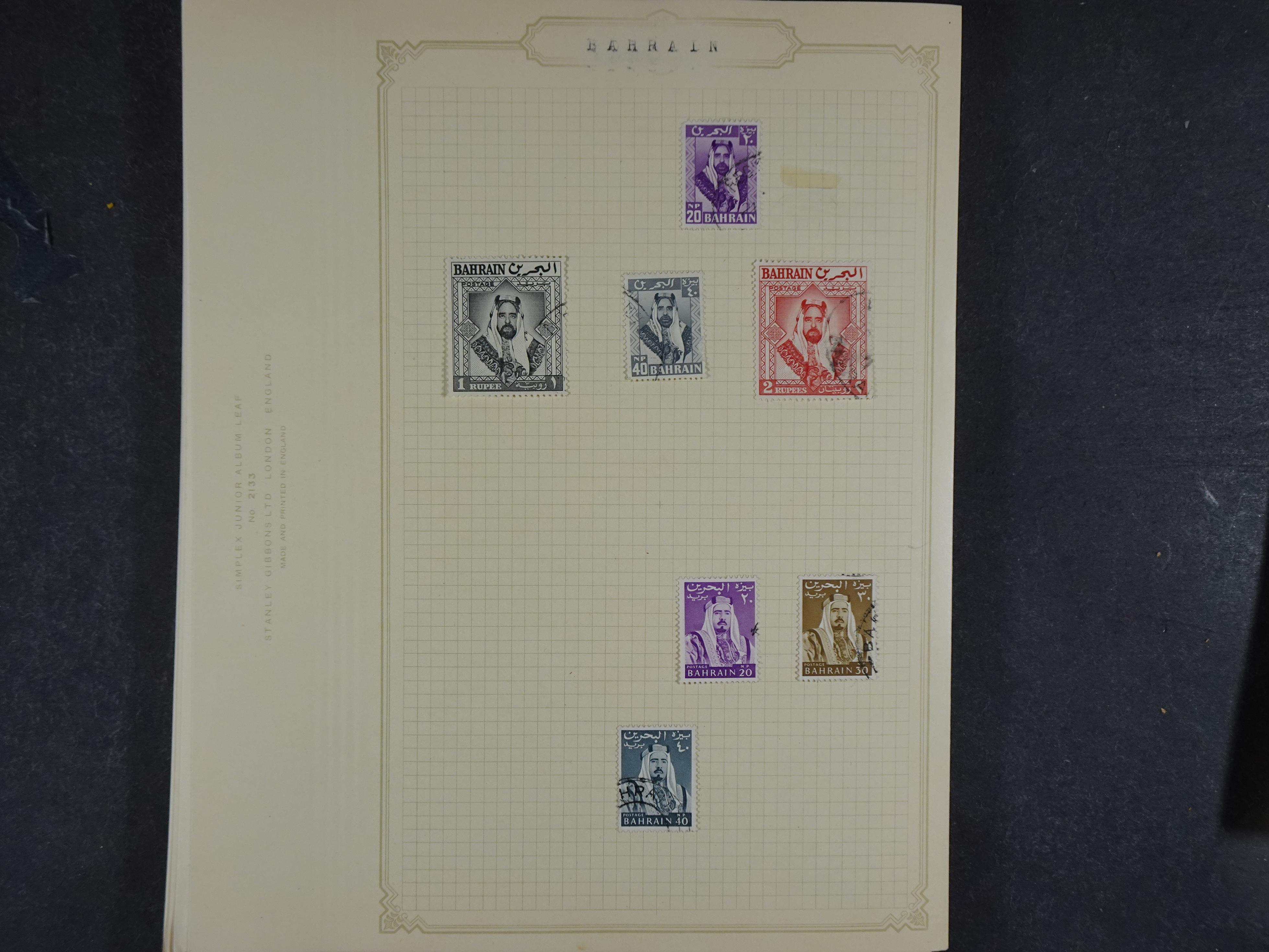 Toverdoos met geweldige mooi materiaal waaronder veel Mauritius ( uitzoeken ) diversen plaatfouten en bijzondere stempels.   55