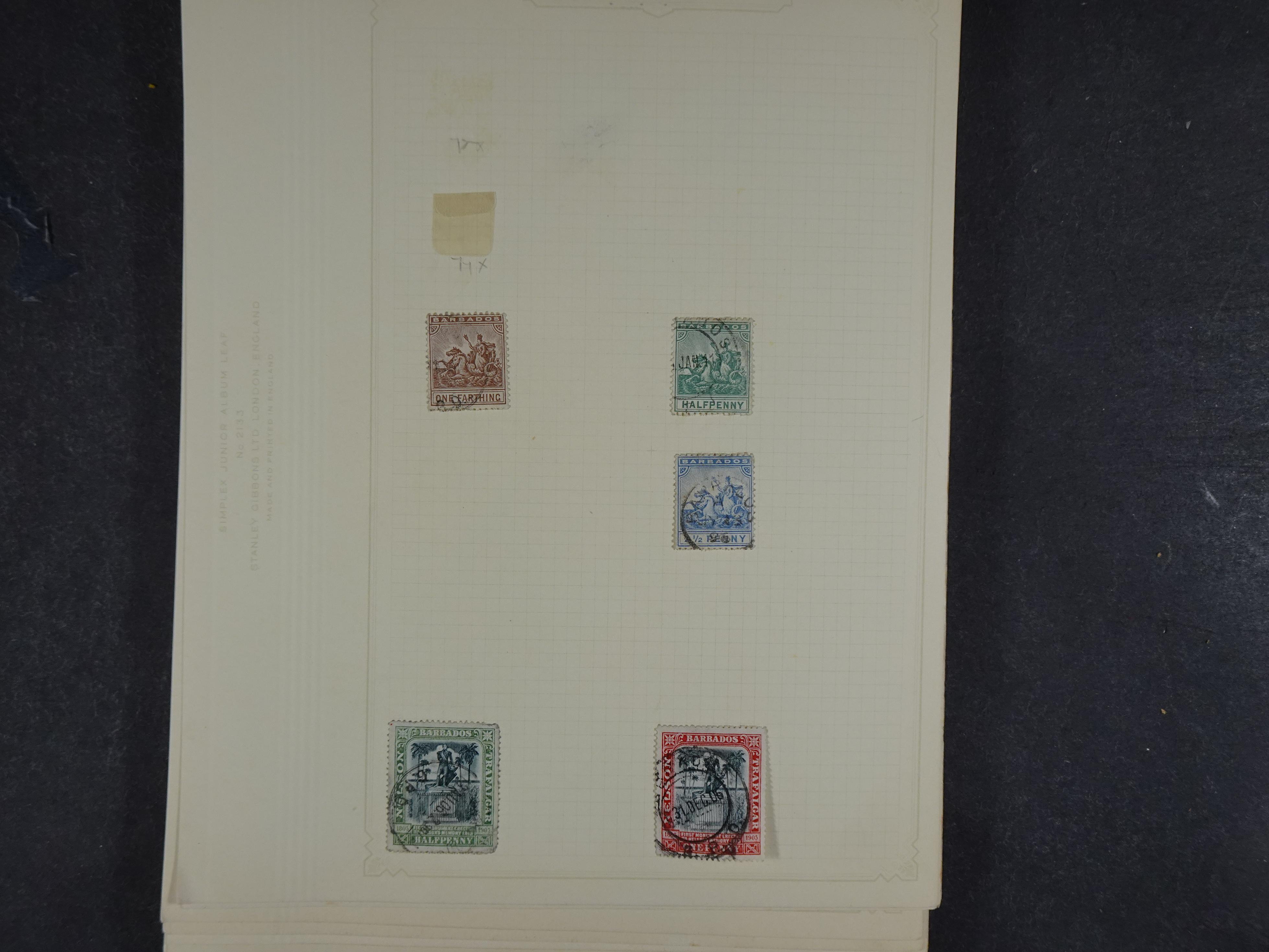 Toverdoos met geweldige mooi materiaal waaronder veel Mauritius ( uitzoeken ) diversen plaatfouten en bijzondere stempels.   57