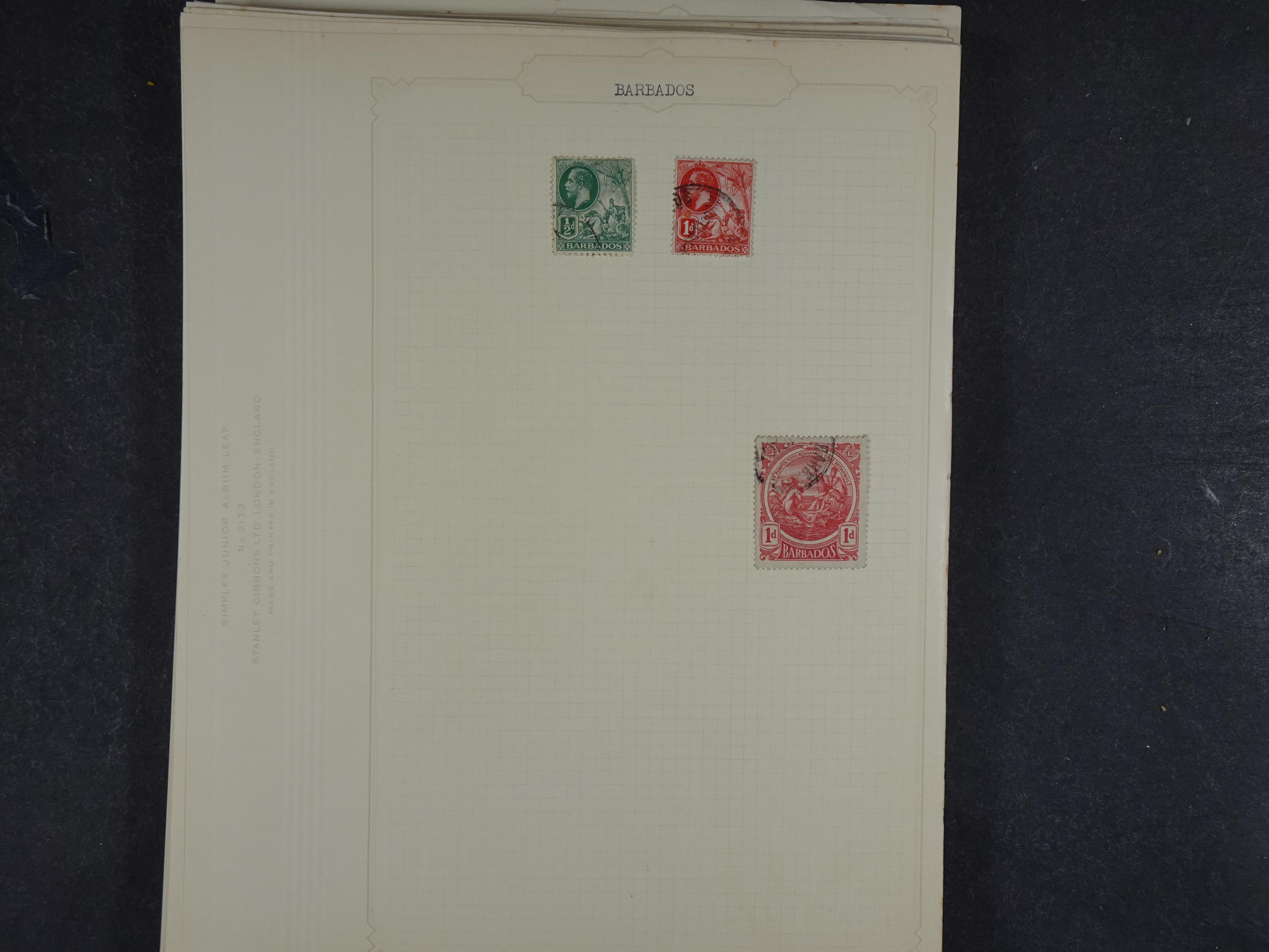 Toverdoos met geweldige mooi materiaal waaronder veel Mauritius ( uitzoeken ) diversen plaatfouten en bijzondere stempels.   58