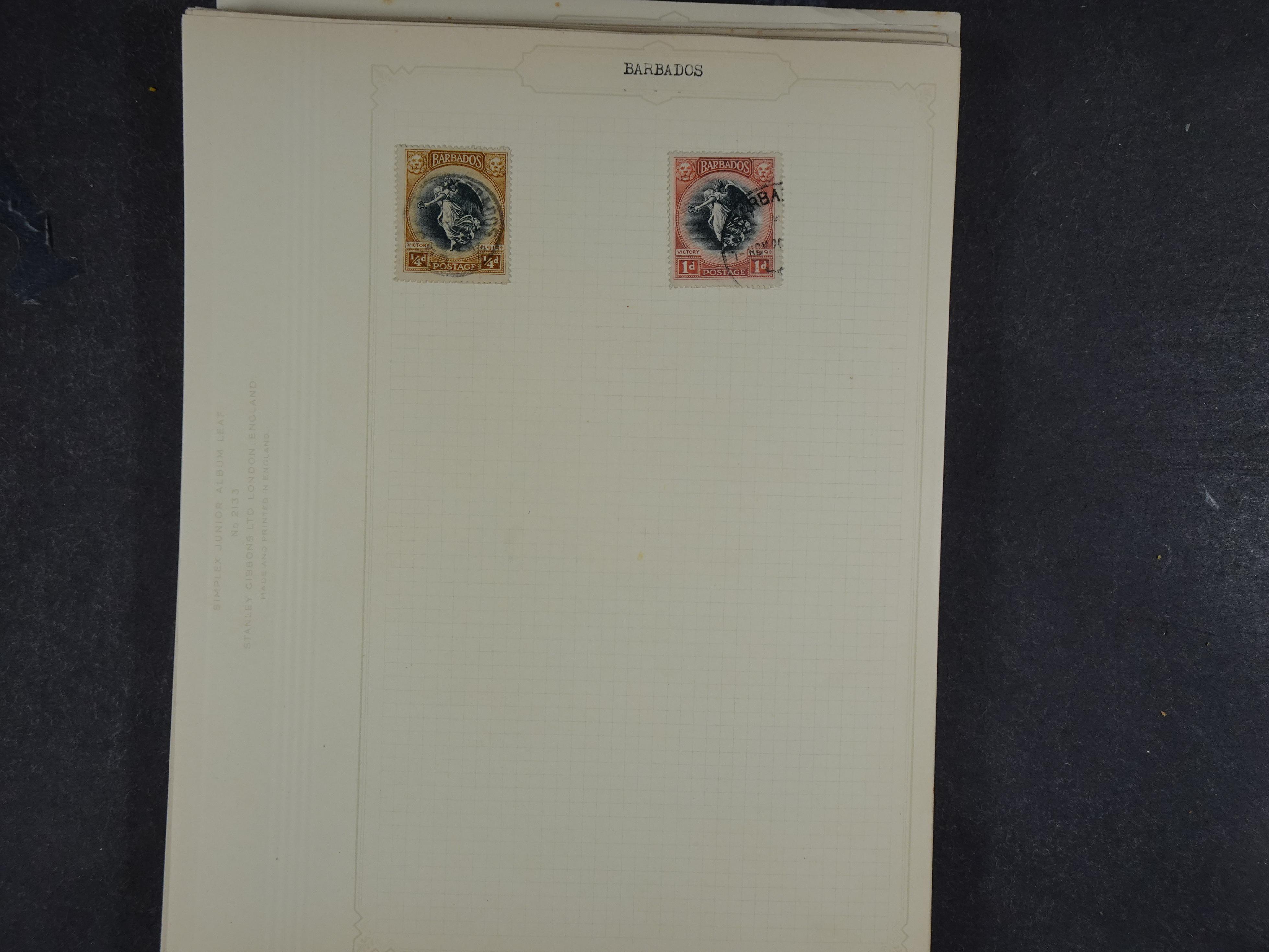 Toverdoos met geweldige mooi materiaal waaronder veel Mauritius ( uitzoeken ) diversen plaatfouten en bijzondere stempels.   59