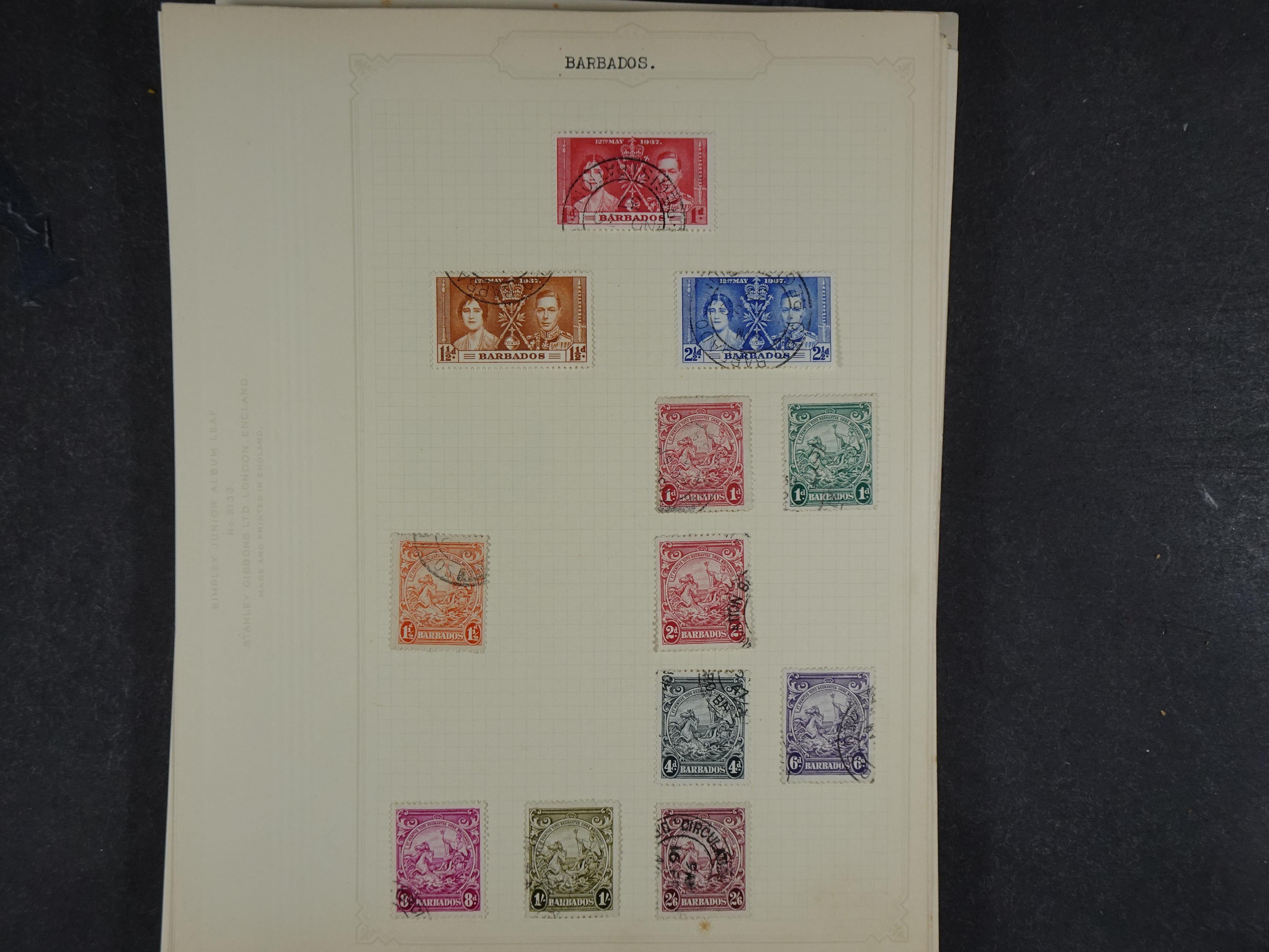 Toverdoos met geweldige mooi materiaal waaronder veel Mauritius ( uitzoeken ) diversen plaatfouten en bijzondere stempels.   61