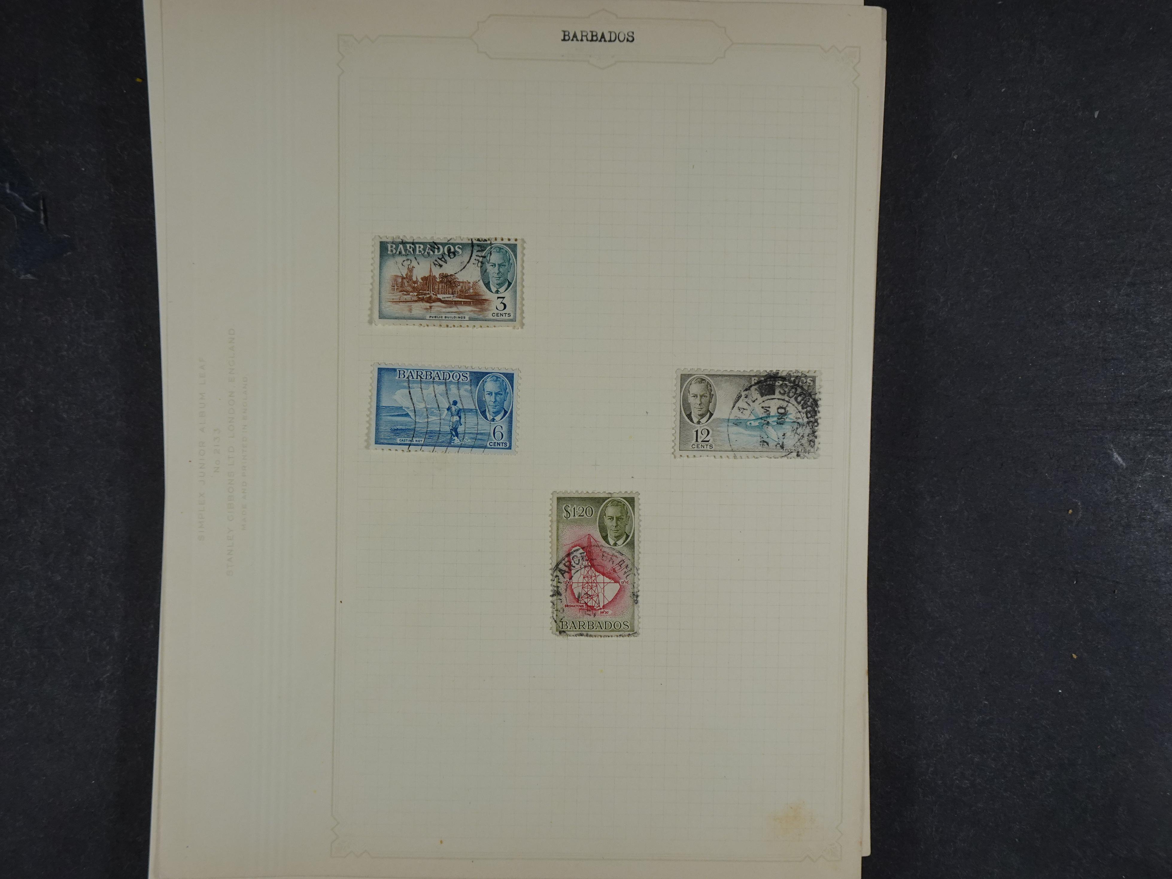 Toverdoos met geweldige mooi materiaal waaronder veel Mauritius ( uitzoeken ) diversen plaatfouten en bijzondere stempels.   62