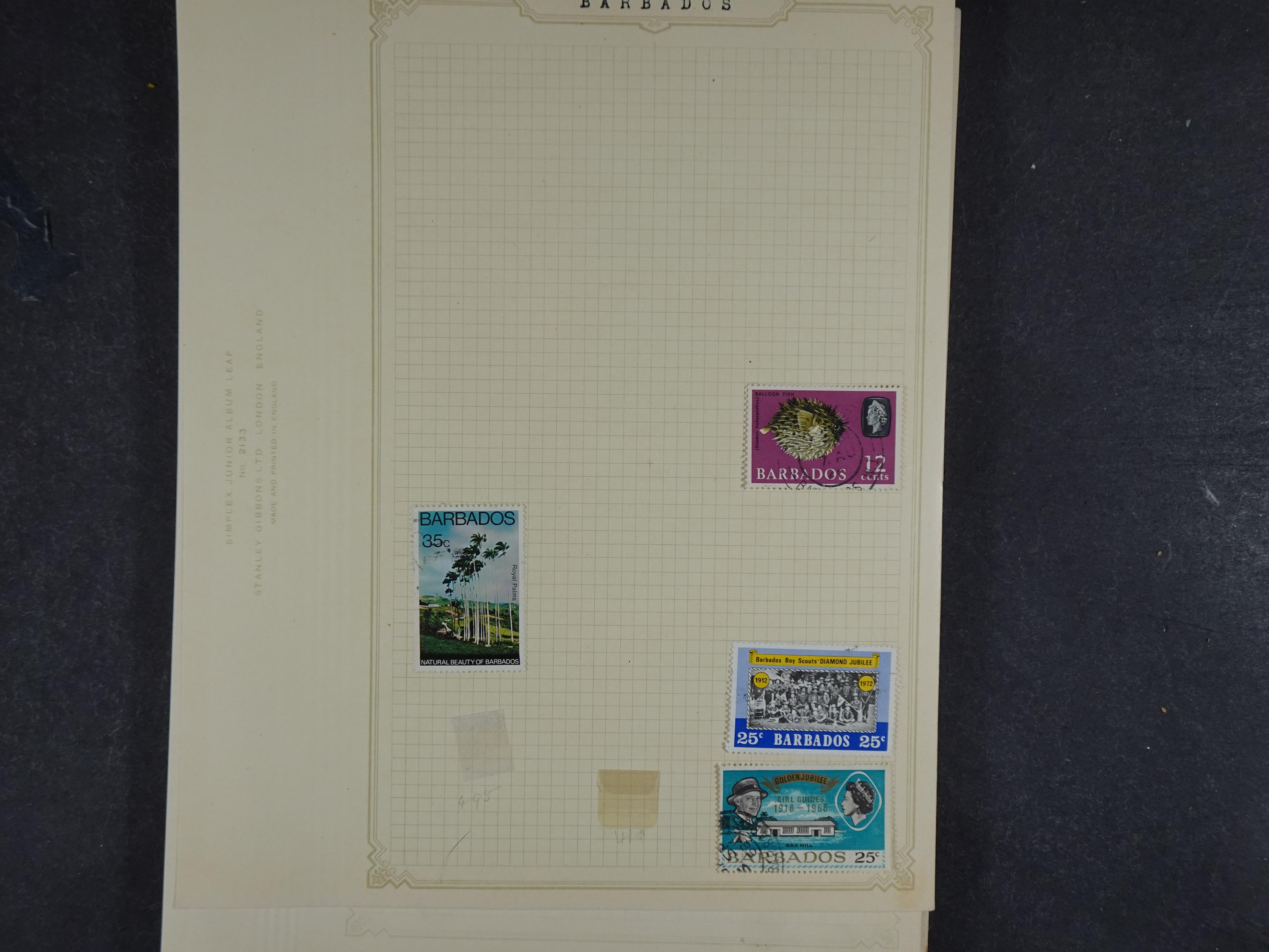 Toverdoos met geweldige mooi materiaal waaronder veel Mauritius ( uitzoeken ) diversen plaatfouten en bijzondere stempels.   64