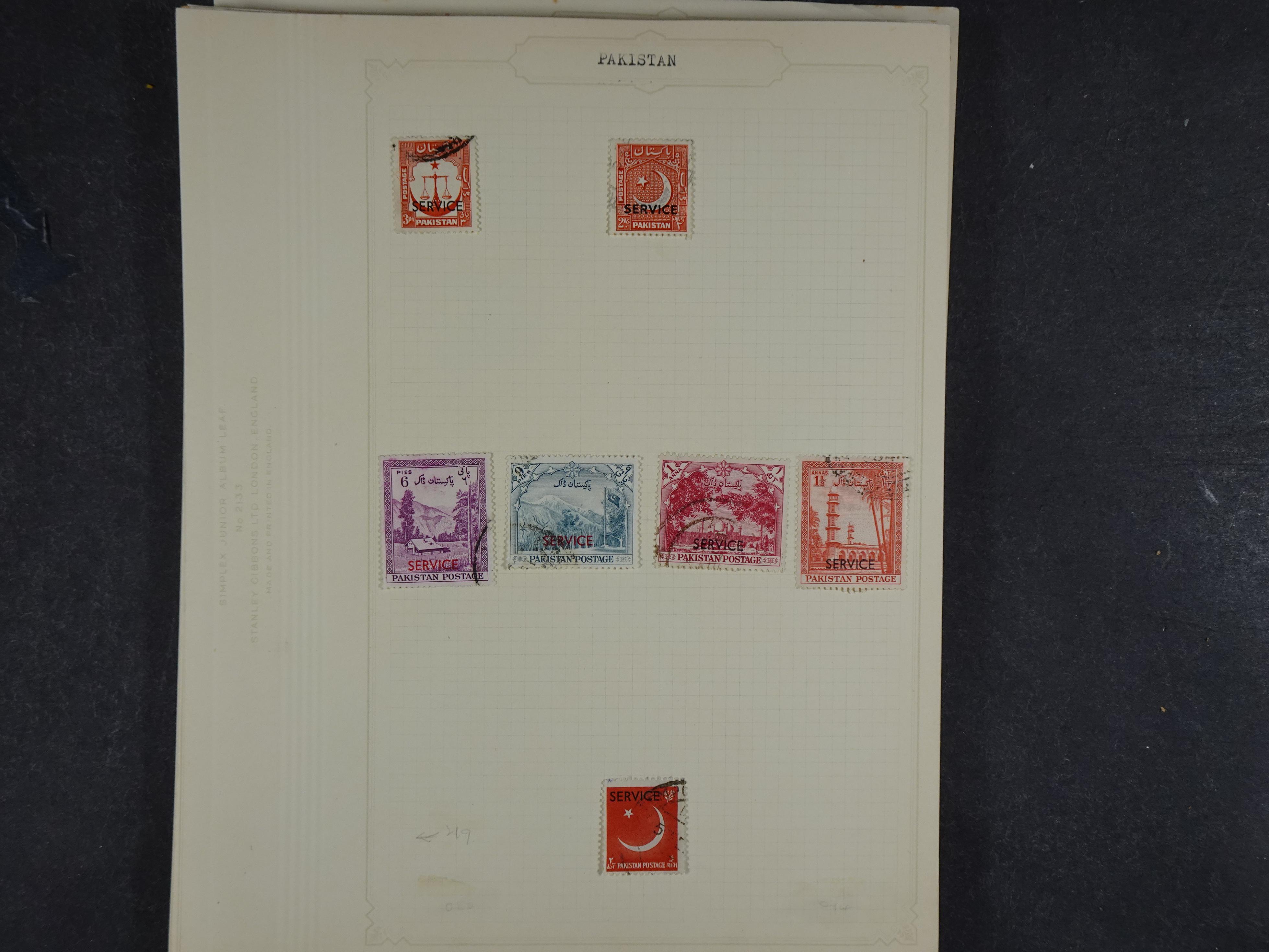 Toverdoos met geweldige mooi materiaal waaronder veel Mauritius ( uitzoeken ) diversen plaatfouten en bijzondere stempels.   70