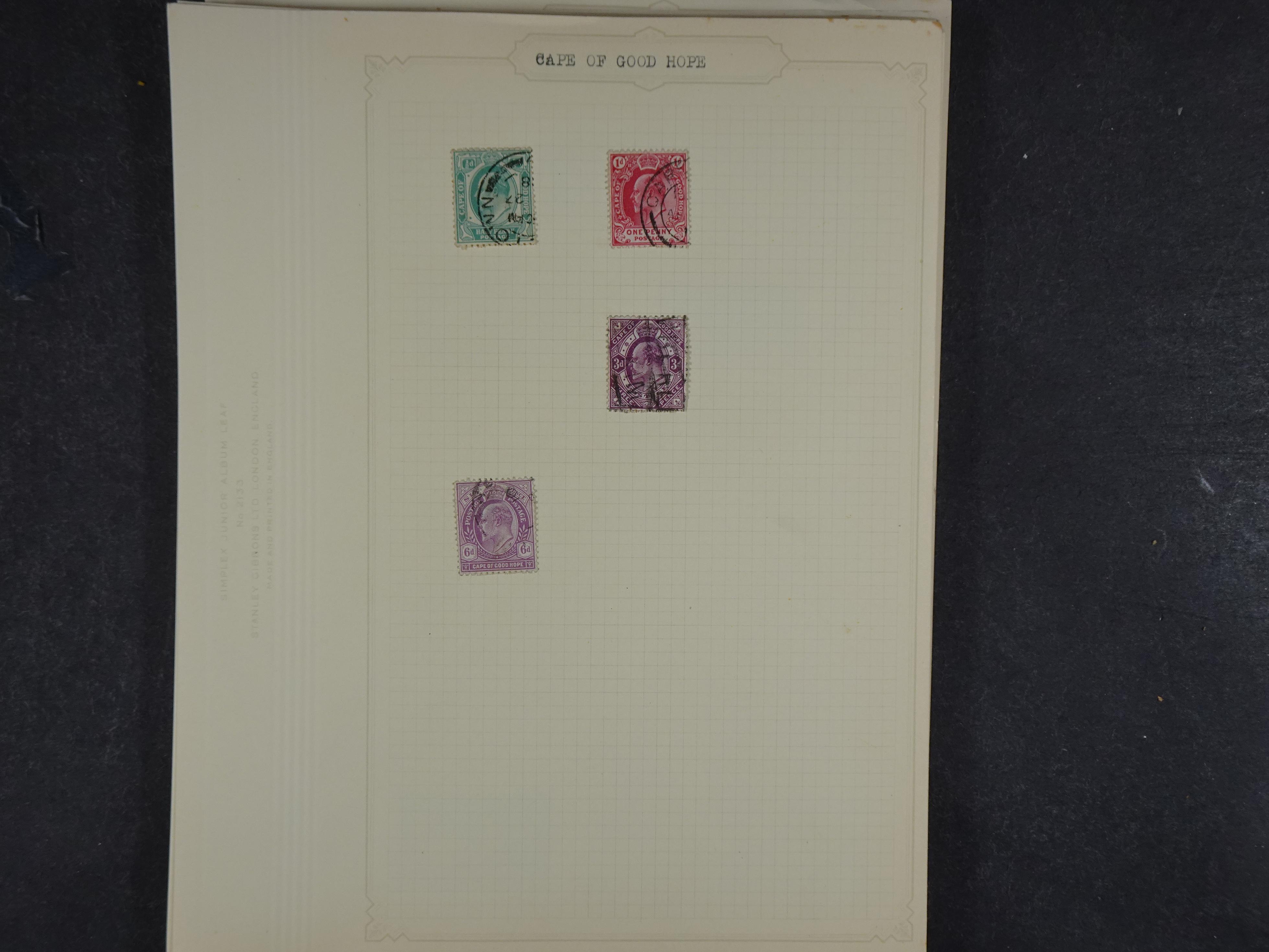 Toverdoos met geweldige mooi materiaal waaronder veel Mauritius ( uitzoeken ) diversen plaatfouten en bijzondere stempels.   73