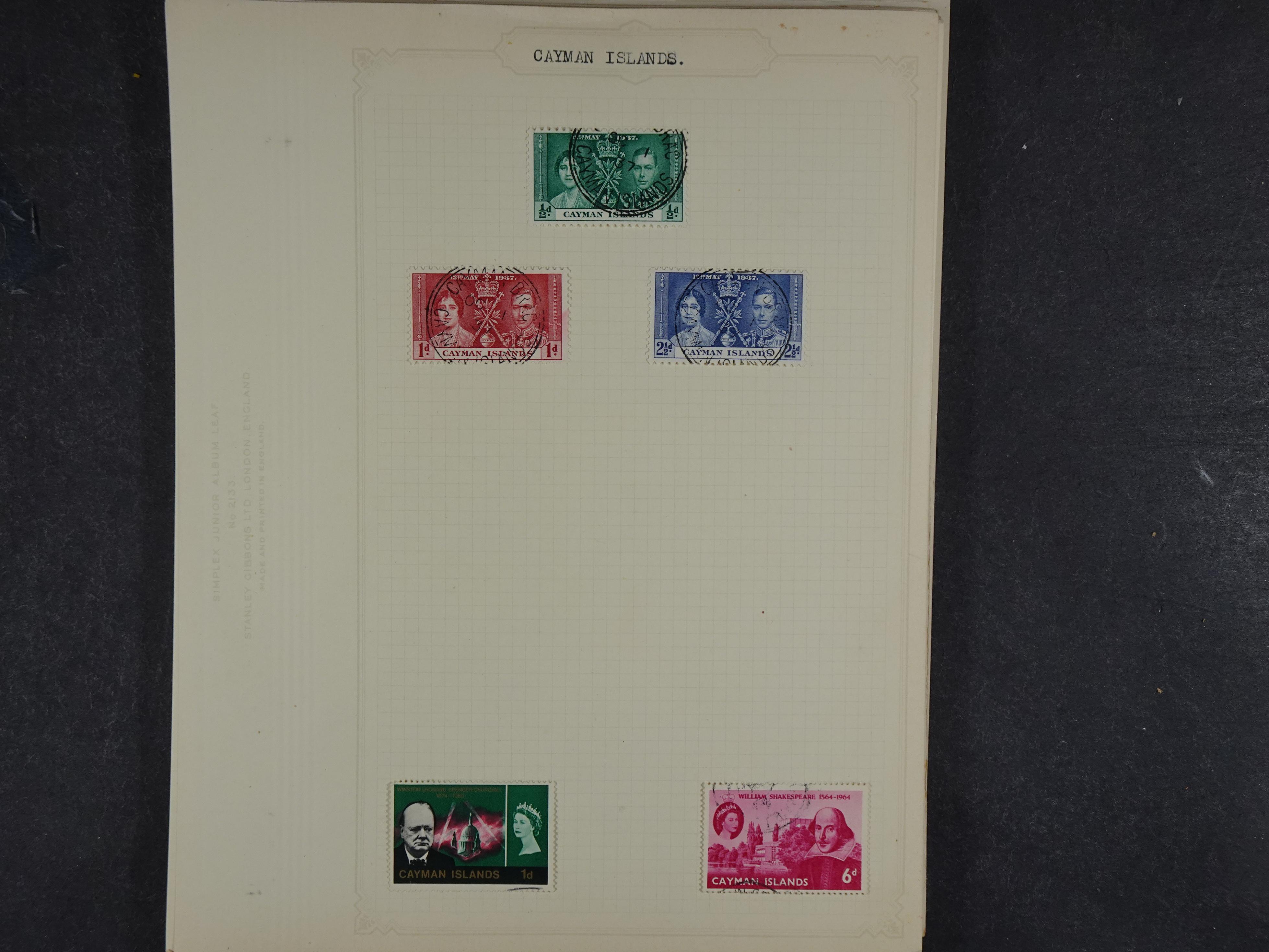 Toverdoos met geweldige mooi materiaal waaronder veel Mauritius ( uitzoeken ) diversen plaatfouten en bijzondere stempels.   74