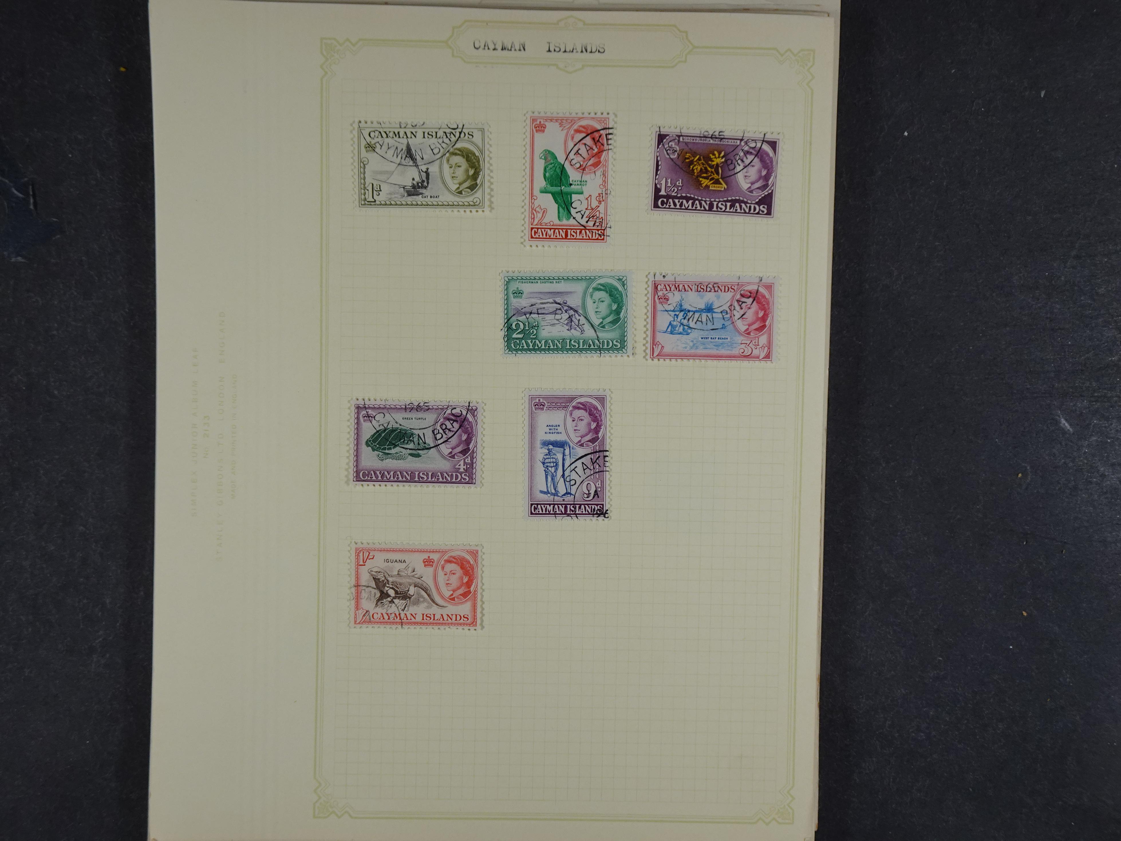 Toverdoos met geweldige mooi materiaal waaronder veel Mauritius ( uitzoeken ) diversen plaatfouten en bijzondere stempels.   75