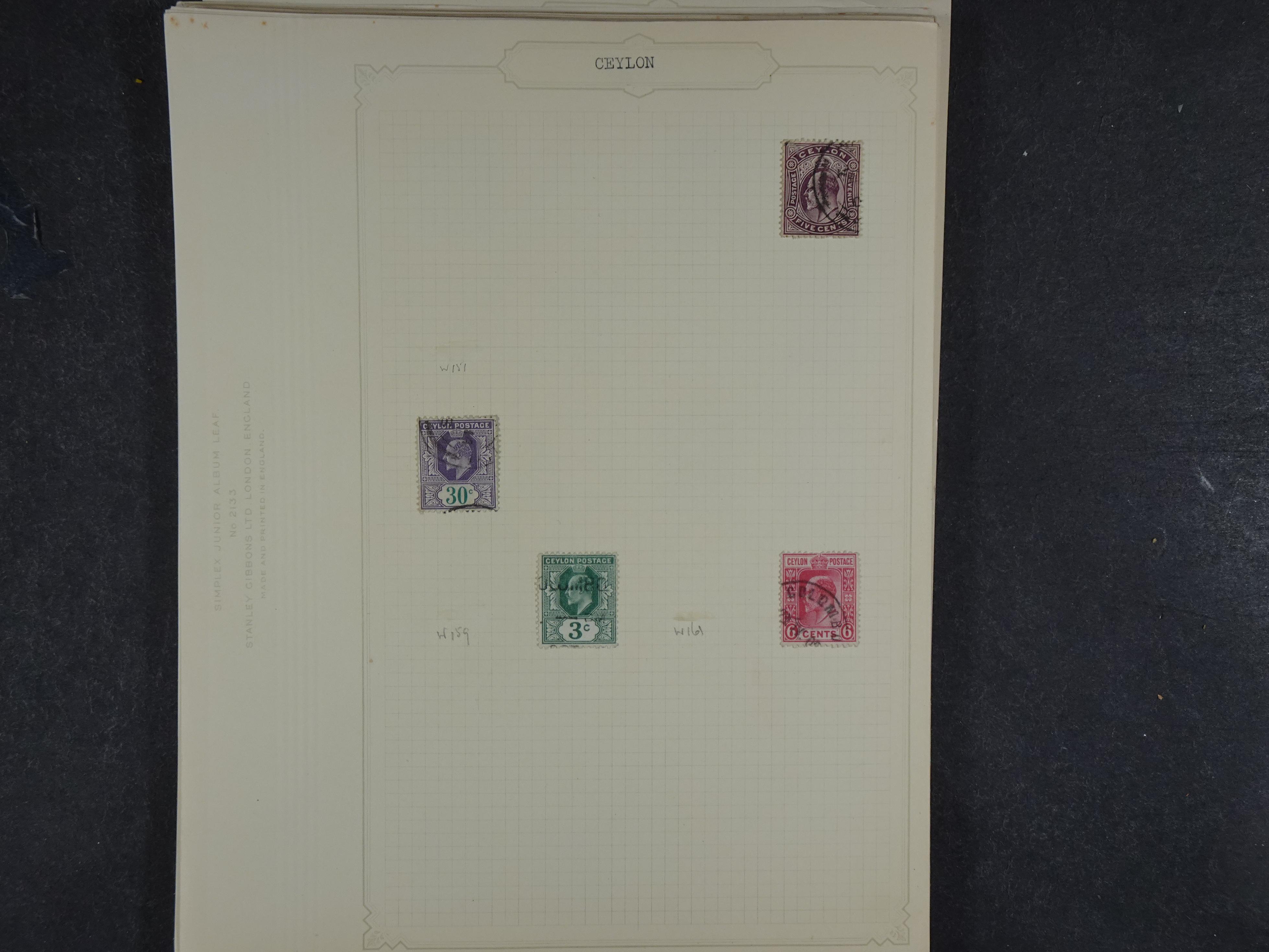 Toverdoos met geweldige mooi materiaal waaronder veel Mauritius ( uitzoeken ) diversen plaatfouten en bijzondere stempels.   77