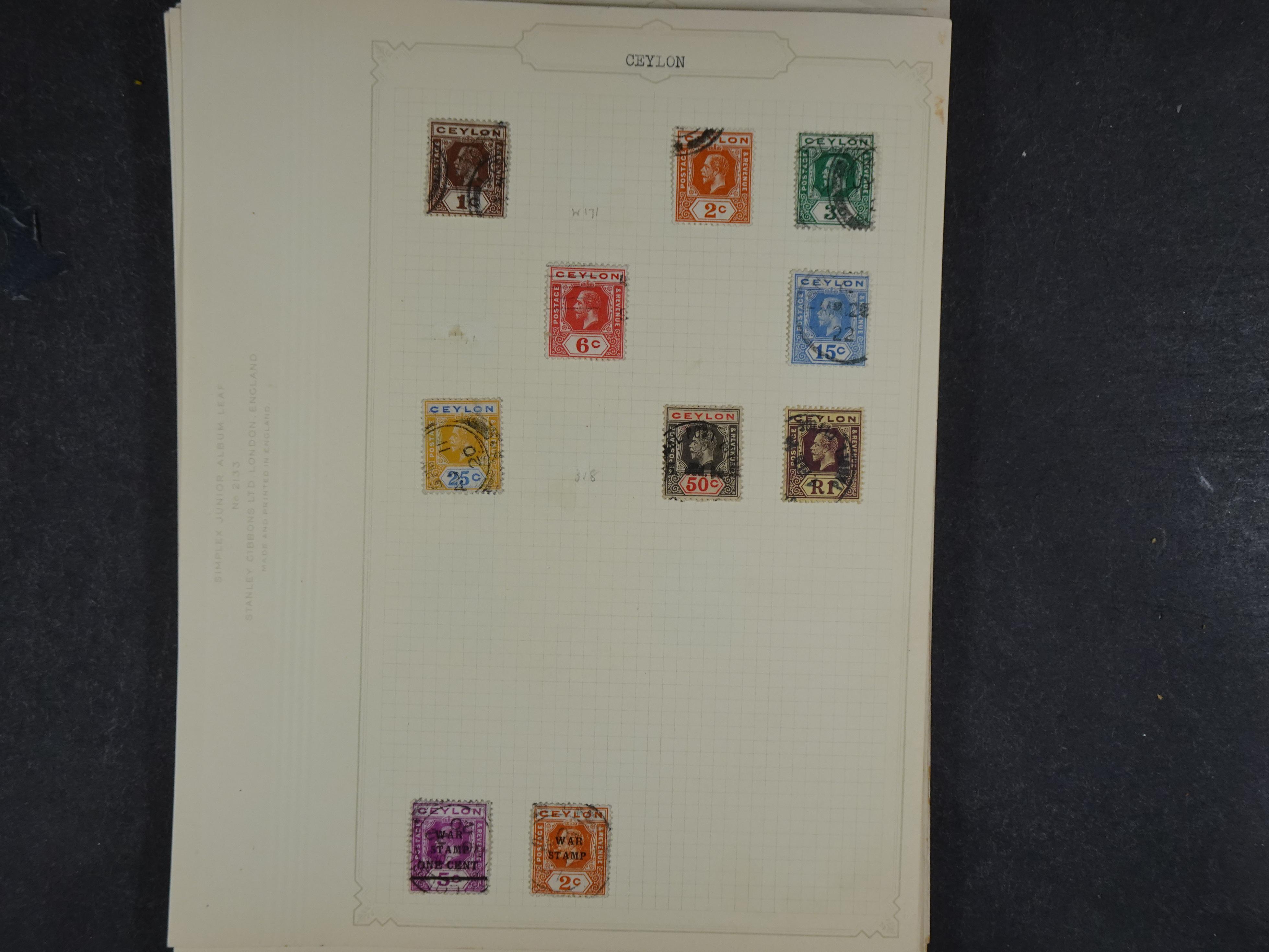 Toverdoos met geweldige mooi materiaal waaronder veel Mauritius ( uitzoeken ) diversen plaatfouten en bijzondere stempels.   78