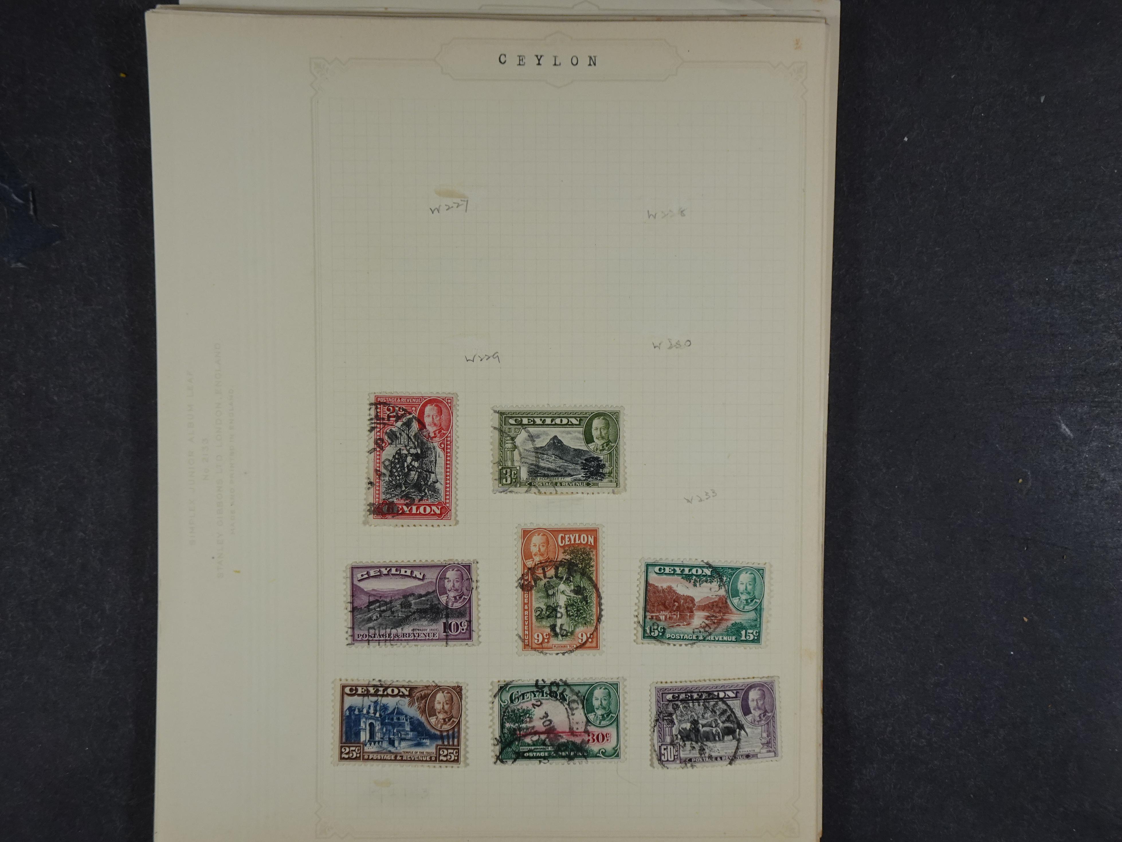 Toverdoos met geweldige mooi materiaal waaronder veel Mauritius ( uitzoeken ) diversen plaatfouten en bijzondere stempels.   80