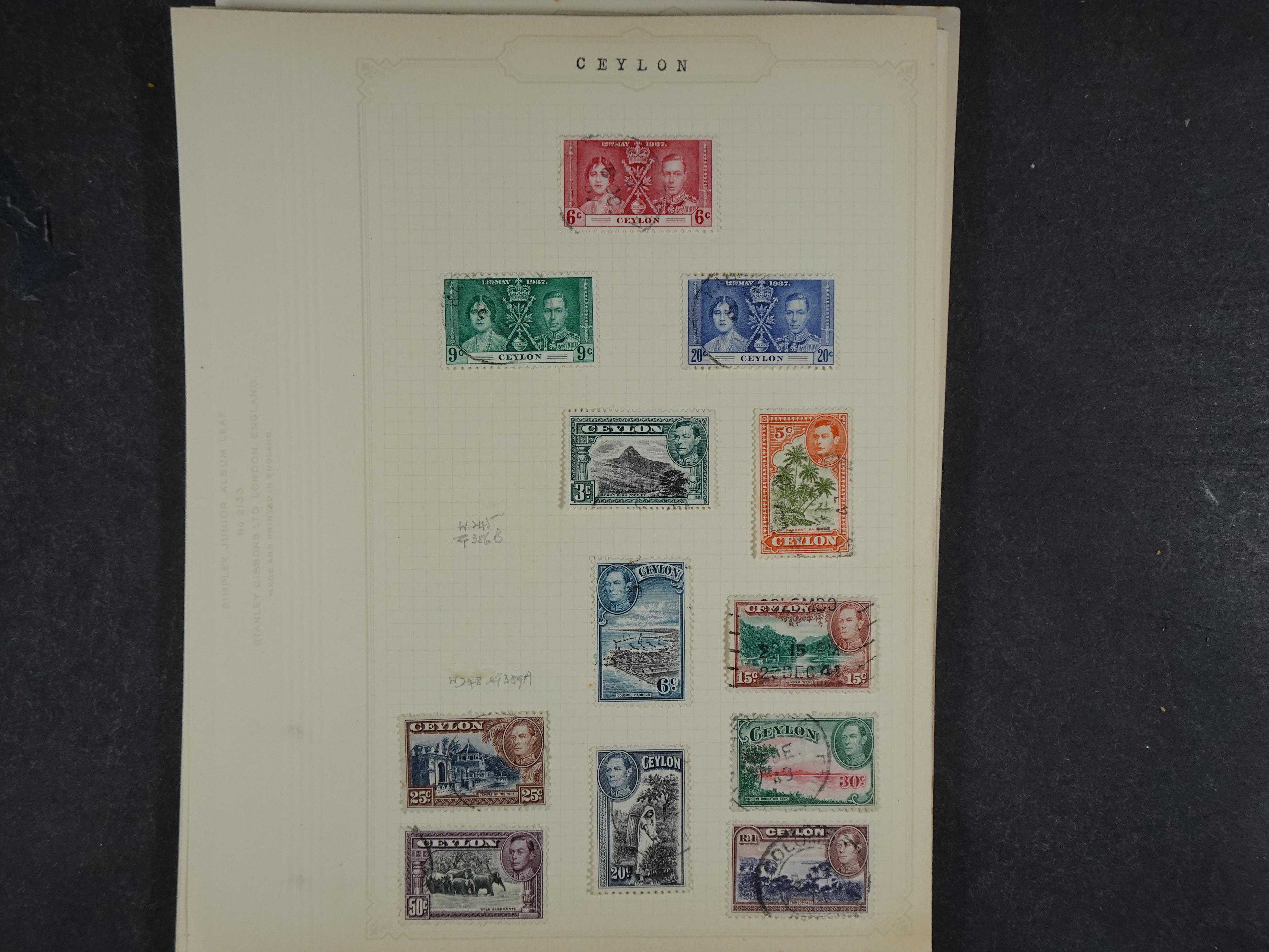 Toverdoos met geweldige mooi materiaal waaronder veel Mauritius ( uitzoeken ) diversen plaatfouten en bijzondere stempels.   81