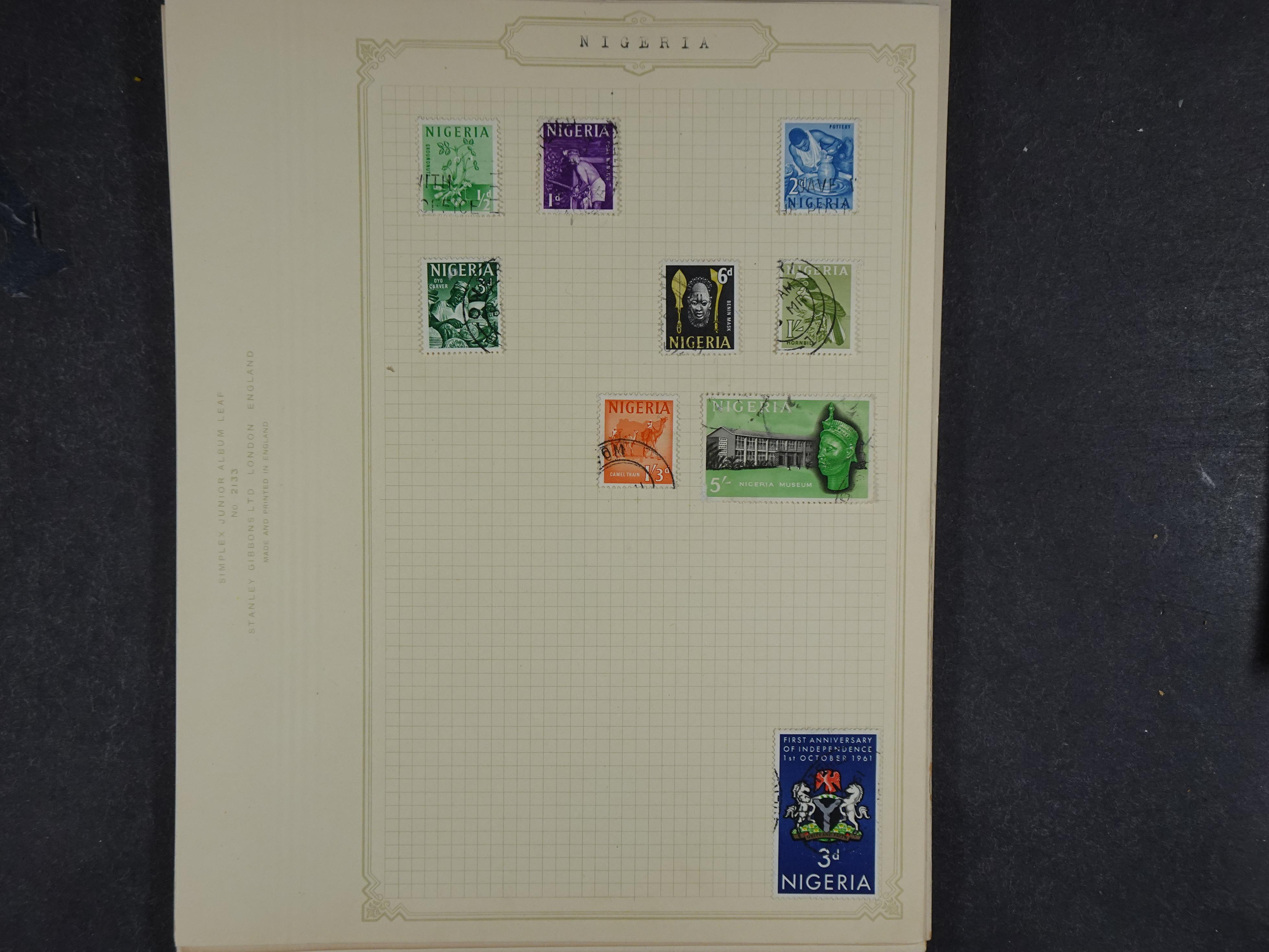 Toverdoos met geweldige mooi materiaal waaronder veel Mauritius ( uitzoeken ) diversen plaatfouten en bijzondere stempels.   85