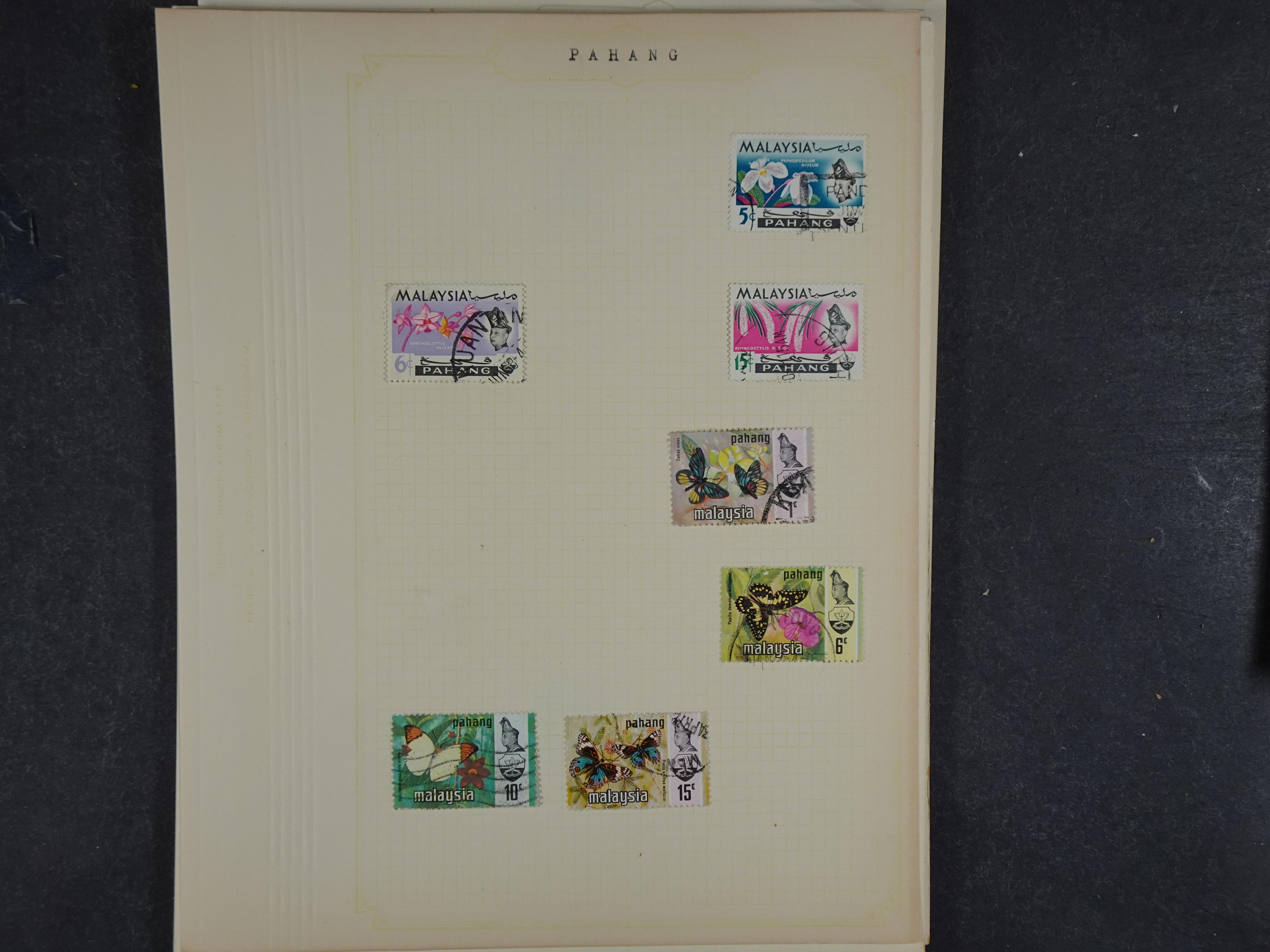 Toverdoos met geweldige mooi materiaal waaronder veel Mauritius ( uitzoeken ) diversen plaatfouten en bijzondere stempels.   87