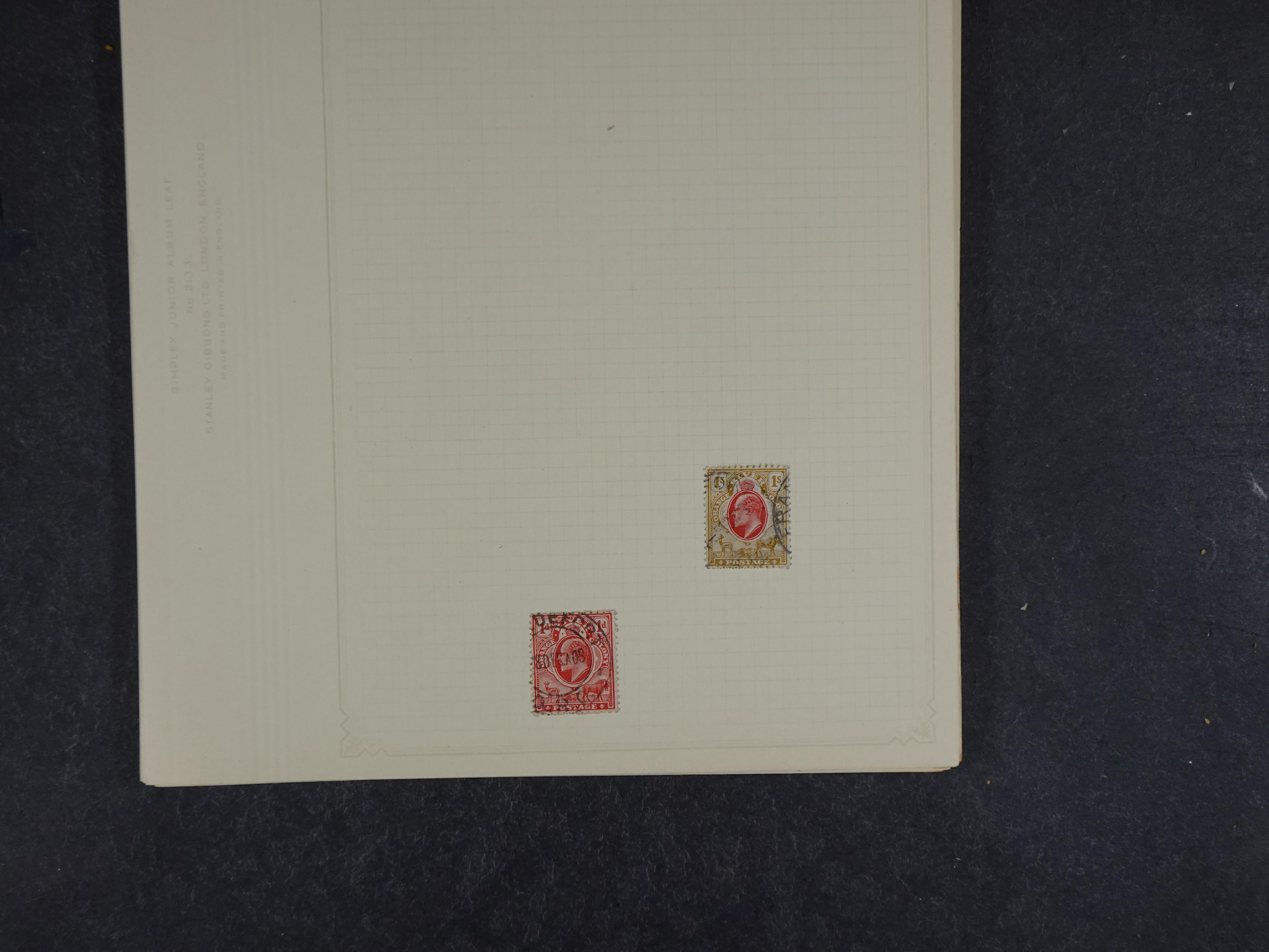 Toverdoos met geweldige mooi materiaal waaronder veel Mauritius ( uitzoeken ) diversen plaatfouten en bijzondere stempels.   89