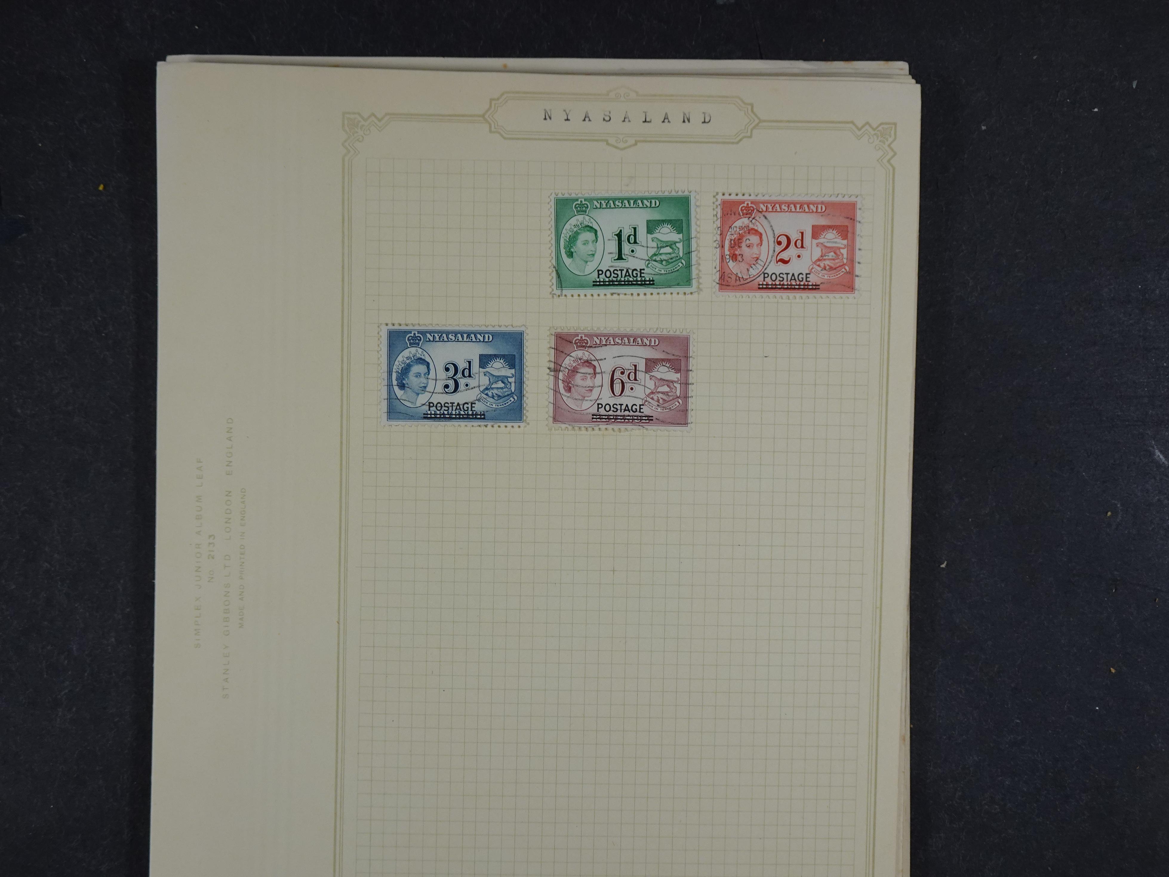 Toverdoos met geweldige mooi materiaal waaronder veel Mauritius ( uitzoeken ) diversen plaatfouten en bijzondere stempels.   91