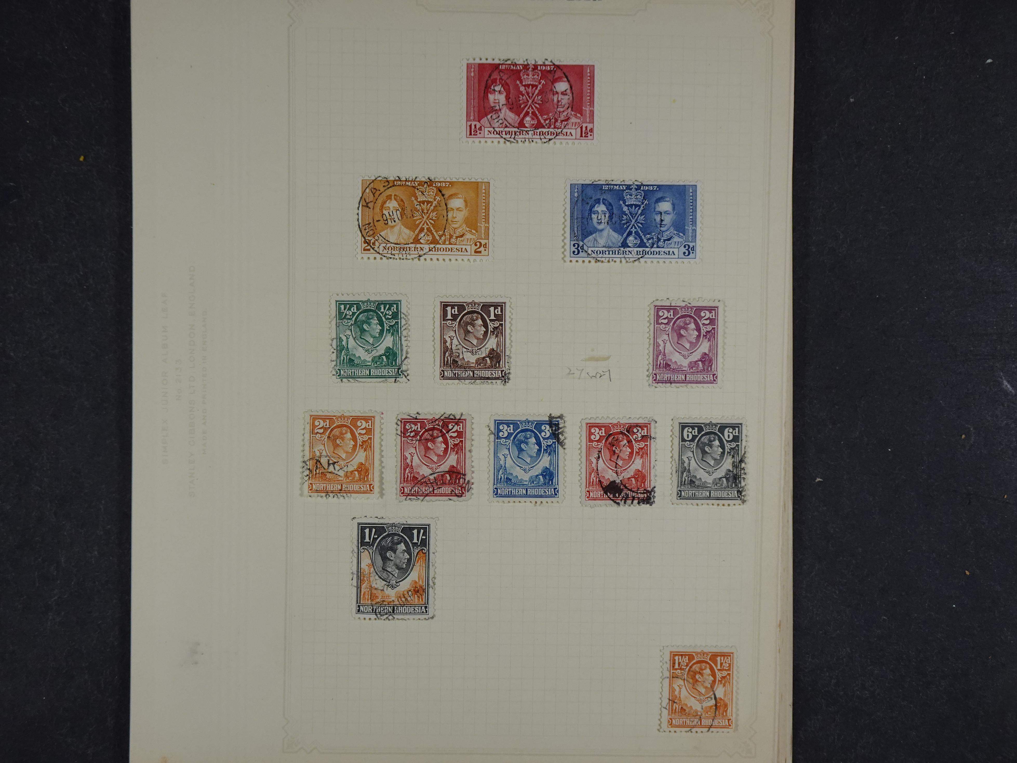 Toverdoos met geweldige mooi materiaal waaronder veel Mauritius ( uitzoeken ) diversen plaatfouten en bijzondere stempels.   96