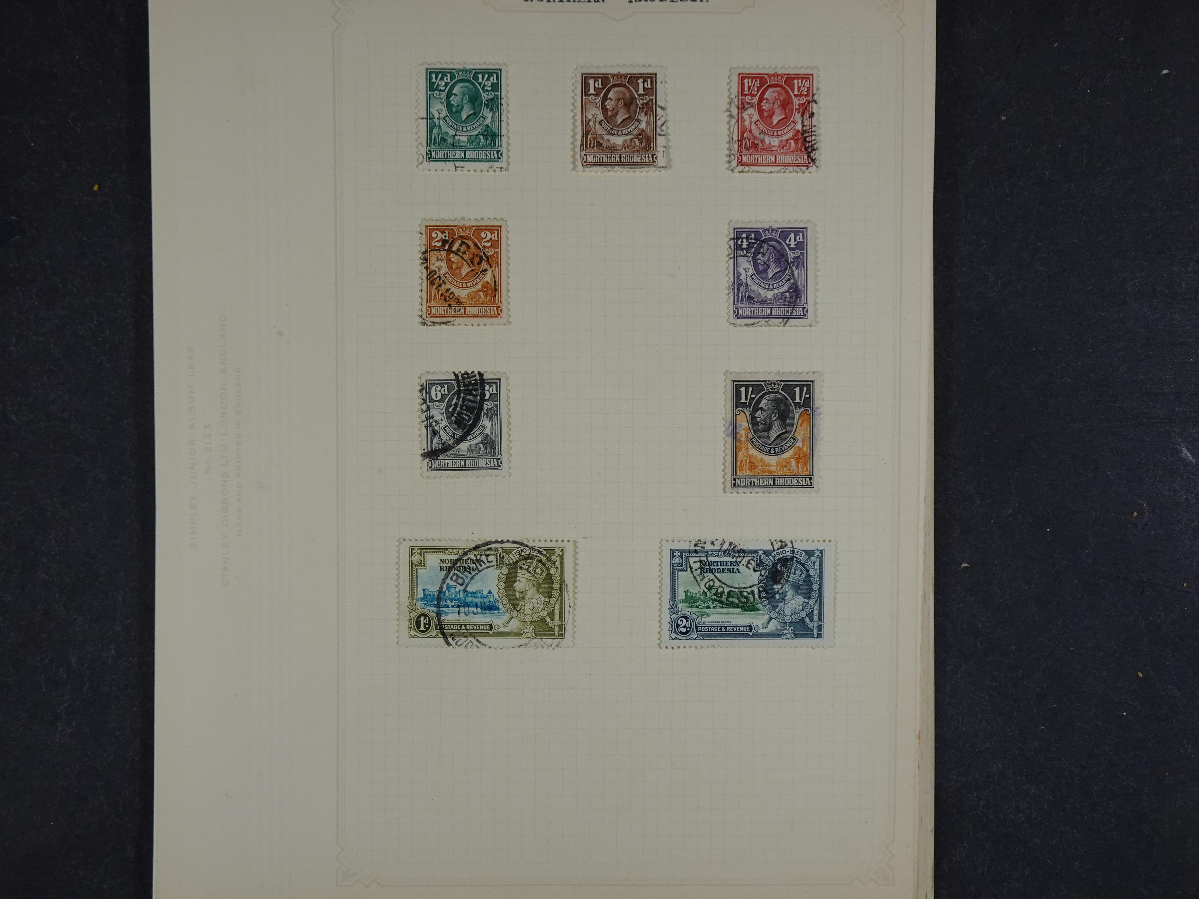 Toverdoos met geweldige mooi materiaal waaronder veel Mauritius ( uitzoeken ) diversen plaatfouten en bijzondere stempels.   97