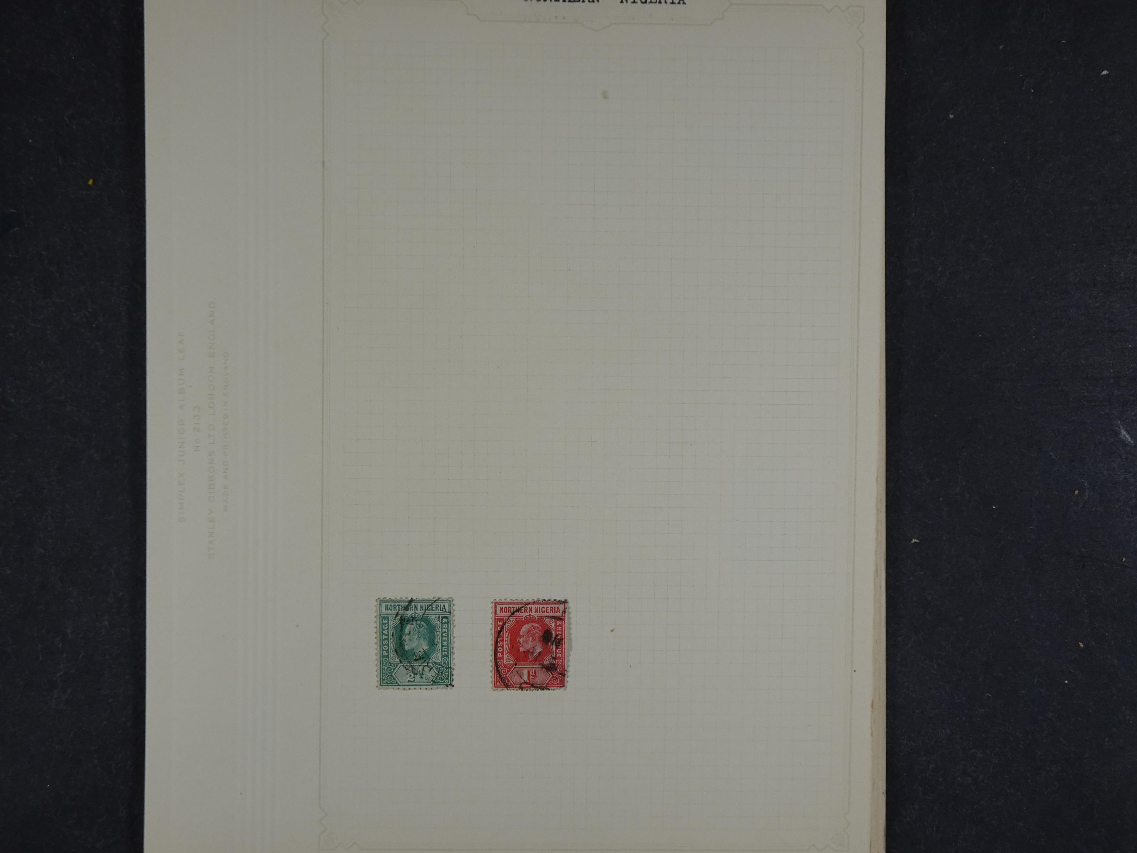 Toverdoos met geweldige mooi materiaal waaronder veel Mauritius ( uitzoeken ) diversen plaatfouten en bijzondere stempels.   98