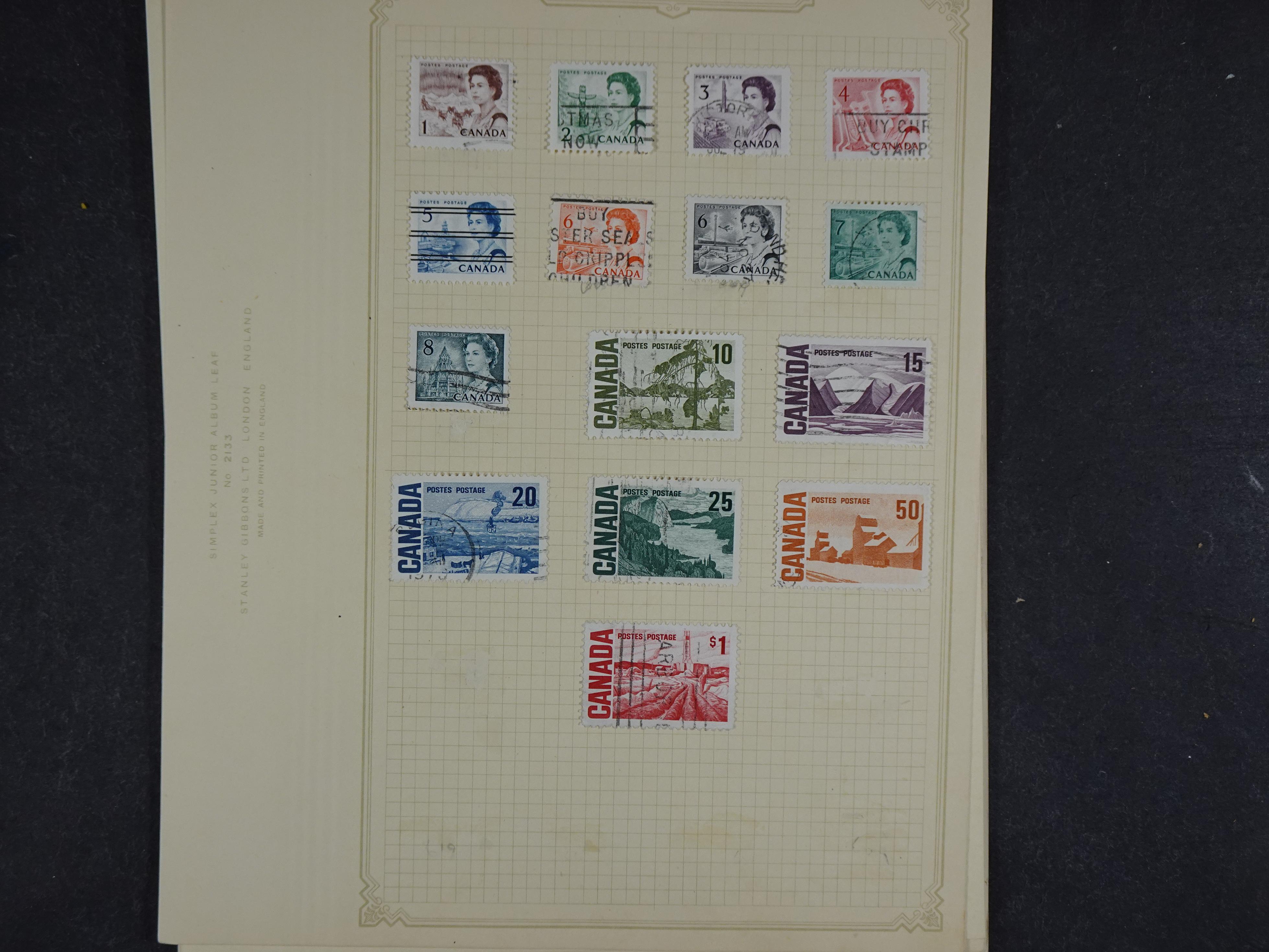 Toverdoos met geweldige mooi materiaal waaronder veel Mauritius ( uitzoeken ) diversen plaatfouten en bijzondere stempels.   103