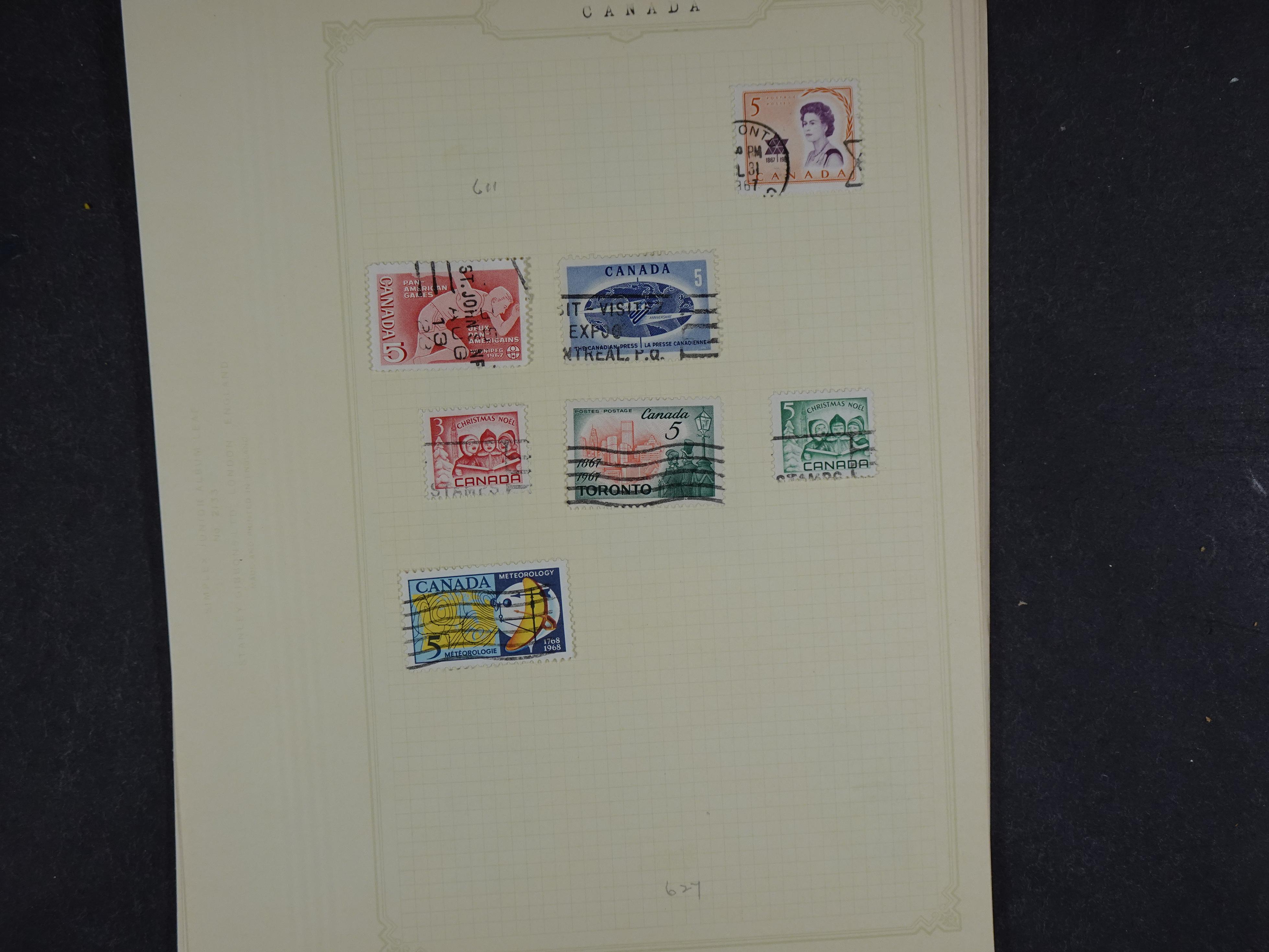 Toverdoos met geweldige mooi materiaal waaronder veel Mauritius ( uitzoeken ) diversen plaatfouten en bijzondere stempels.   104