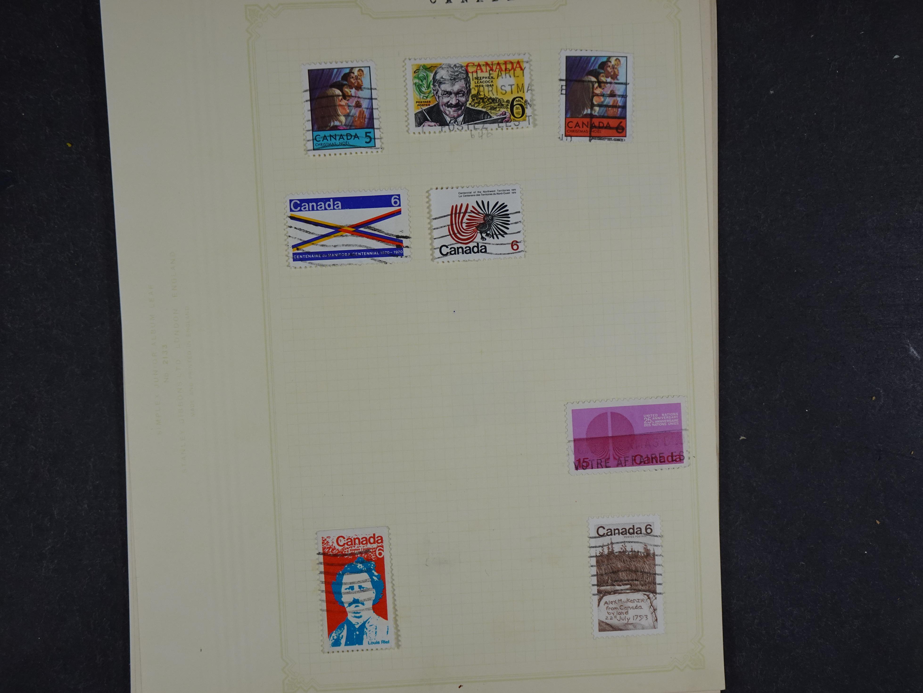 Toverdoos met geweldige mooi materiaal waaronder veel Mauritius ( uitzoeken ) diversen plaatfouten en bijzondere stempels.   106