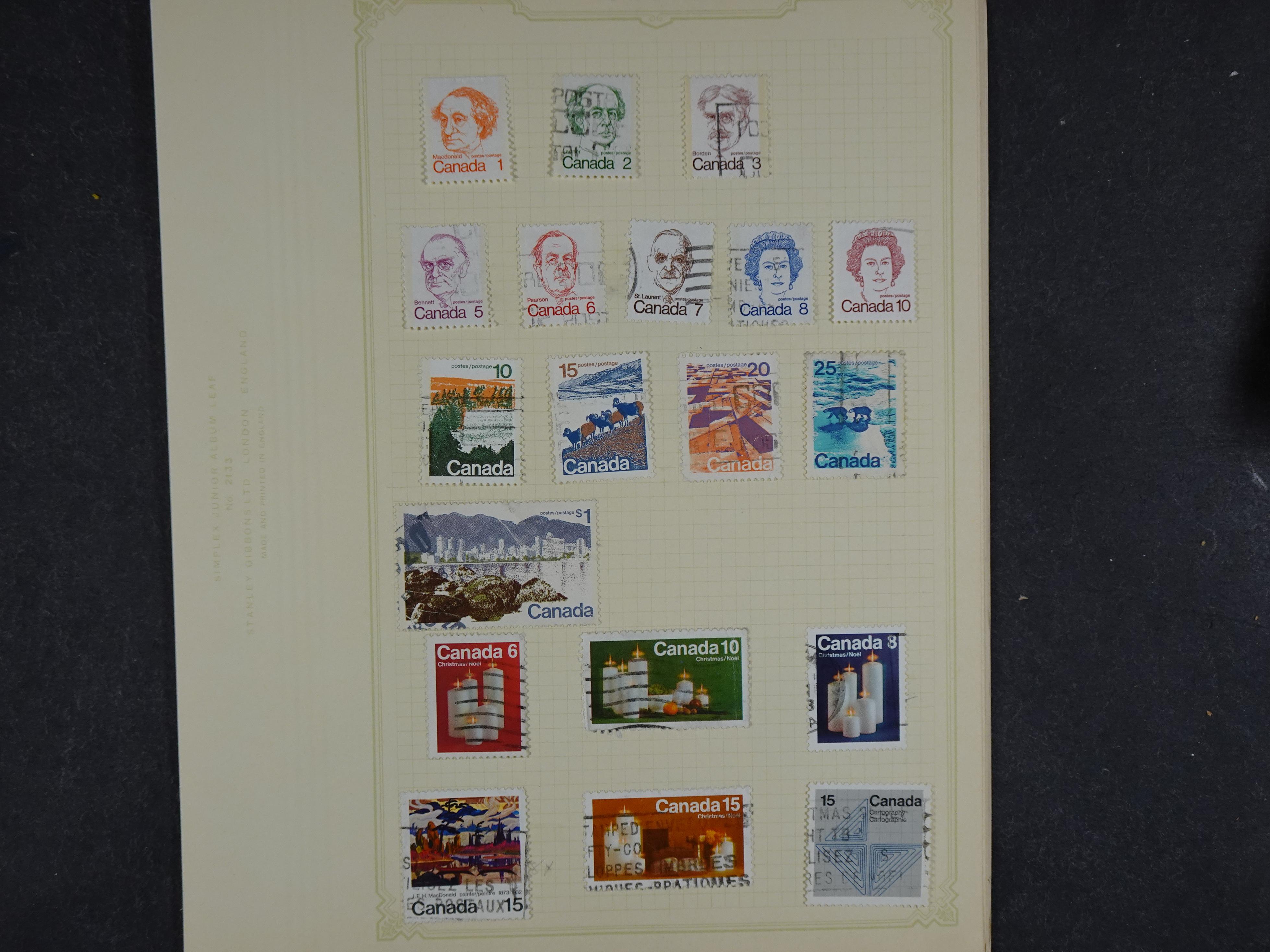 Toverdoos met geweldige mooi materiaal waaronder veel Mauritius ( uitzoeken ) diversen plaatfouten en bijzondere stempels.   109