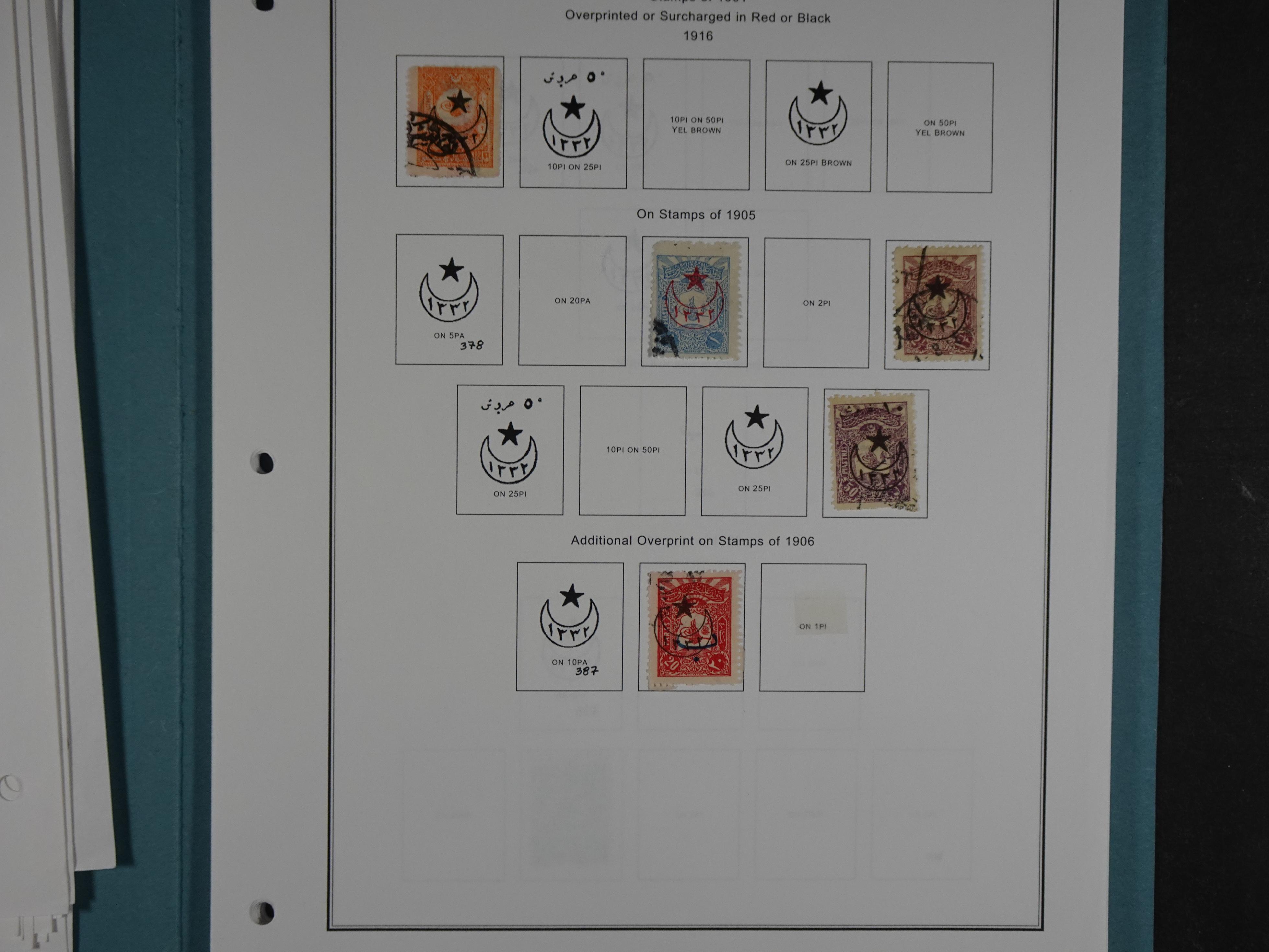 Topcollectie met een enorme waarde onder andere zeer goed postfris Back of the Book ook veel varieteiten etc. vondsten zeer zeker mogelijke. 15