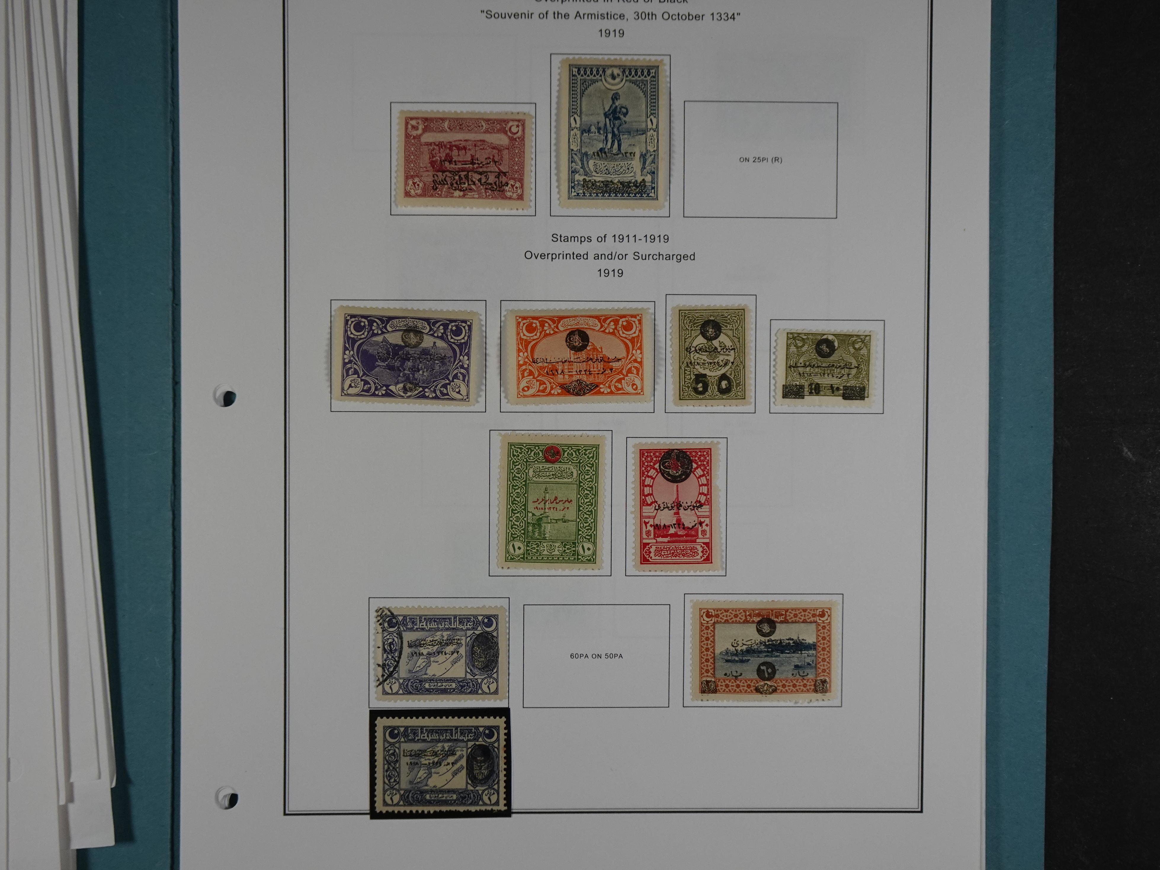 Topcollectie met een enorme waarde onder andere zeer goed postfris Back of the Book ook veel varieteiten etc. vondsten zeer zeker mogelijke. 27