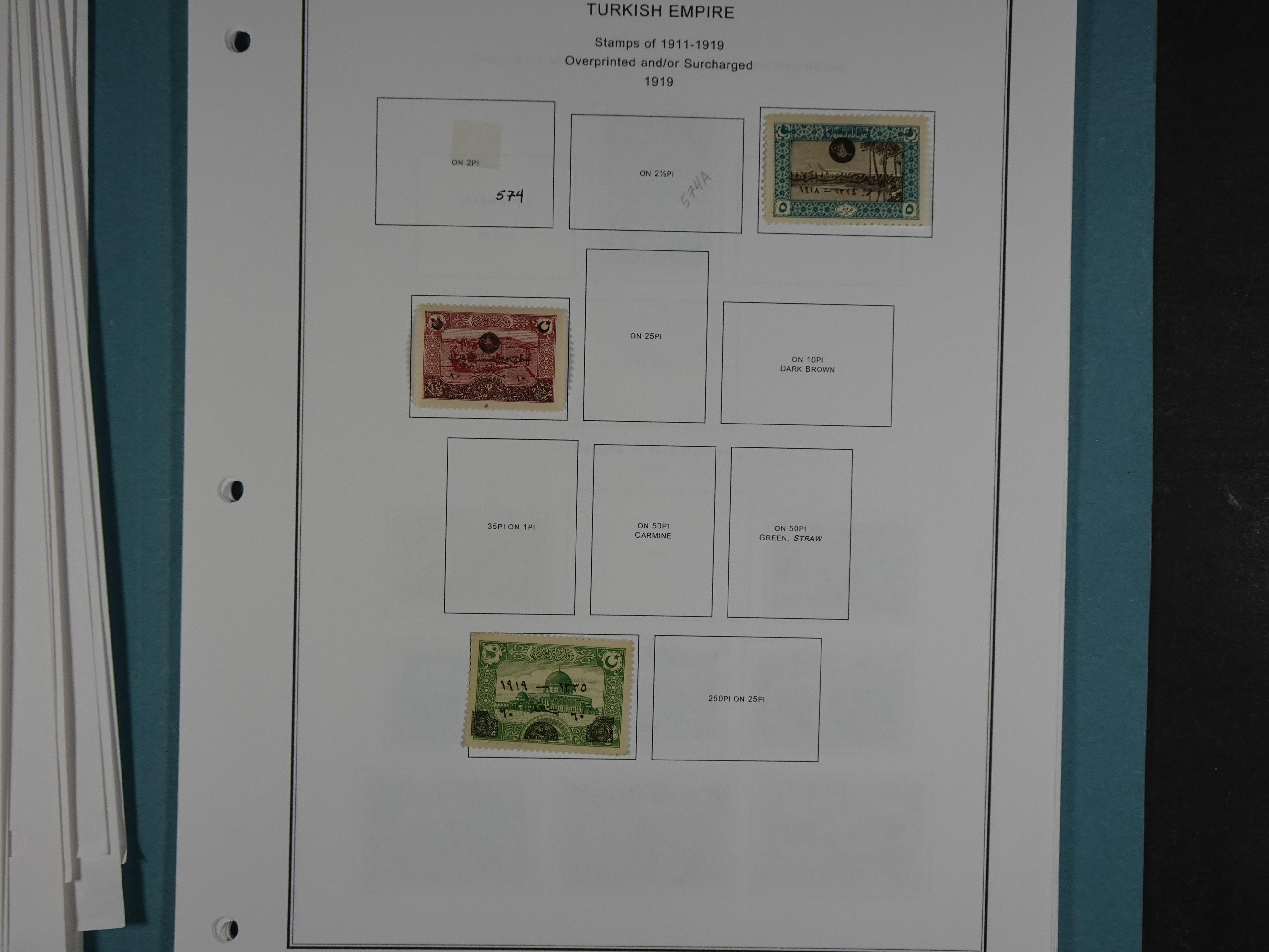 Topcollectie met een enorme waarde onder andere zeer goed postfris Back of the Book ook veel varieteiten etc. vondsten zeer zeker mogelijke. 28