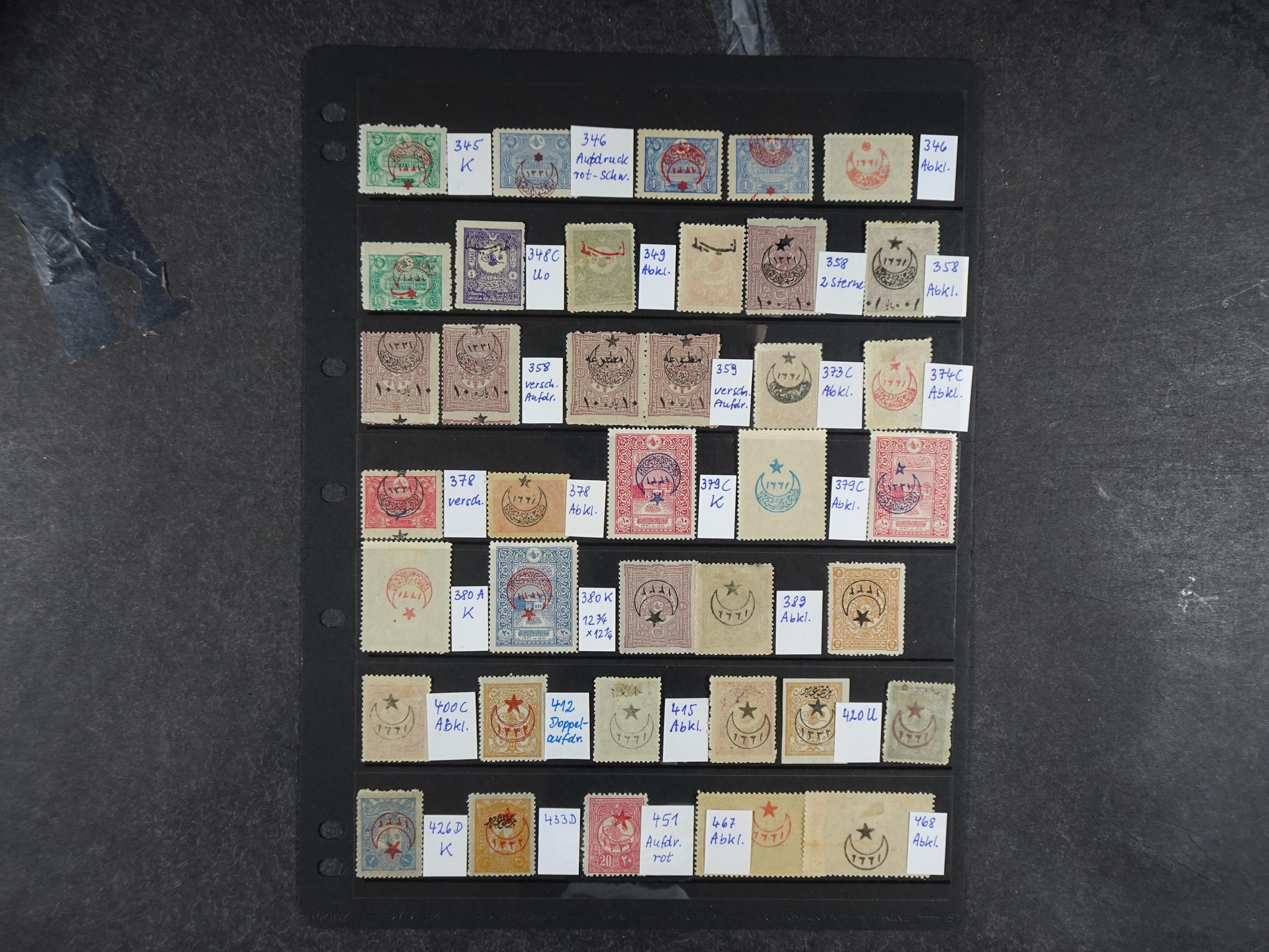 Topcollectie met een enorme waarde onder andere zeer goed postfris Back of the Book ook veel varieteiten etc. vondsten zeer zeker mogelijke. 50