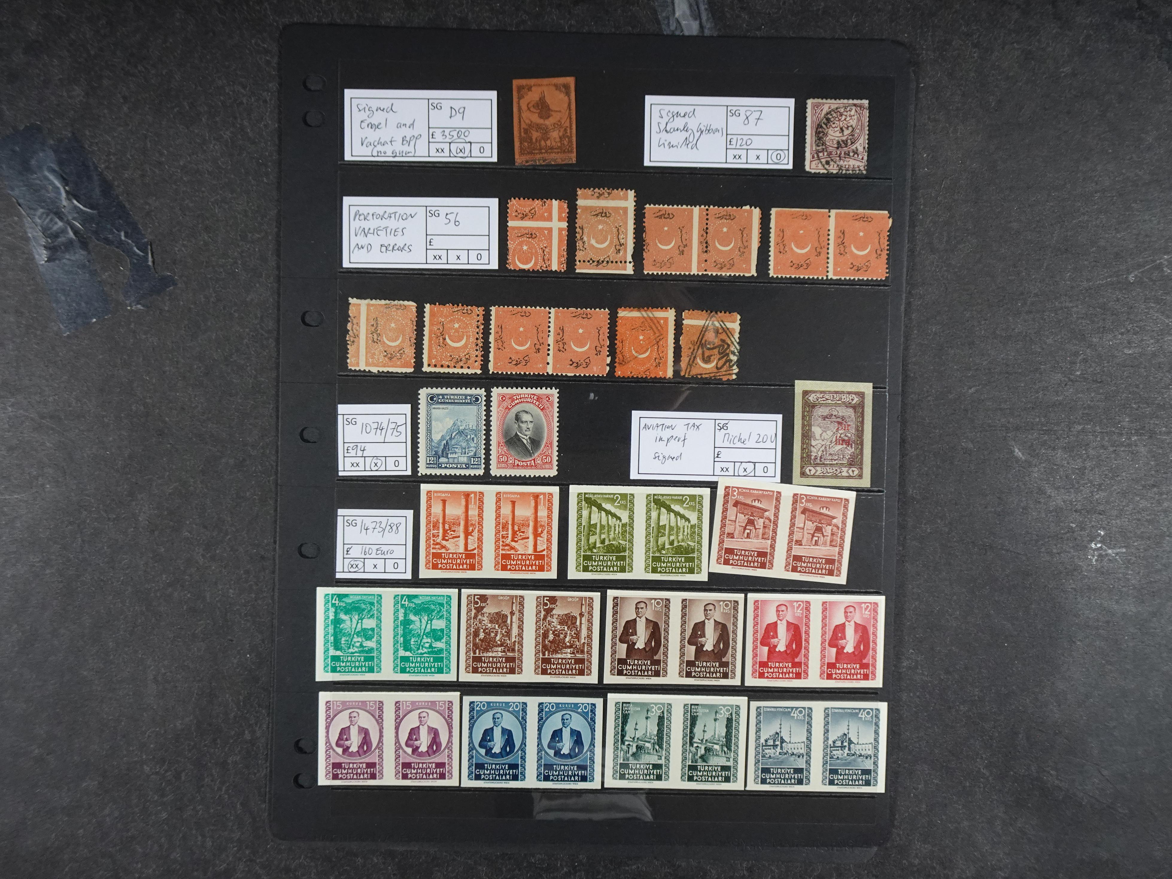 Topcollectie met een enorme waarde onder andere zeer goed postfris Back of the Book ook veel varieteiten etc. vondsten zeer zeker mogelijke. 54