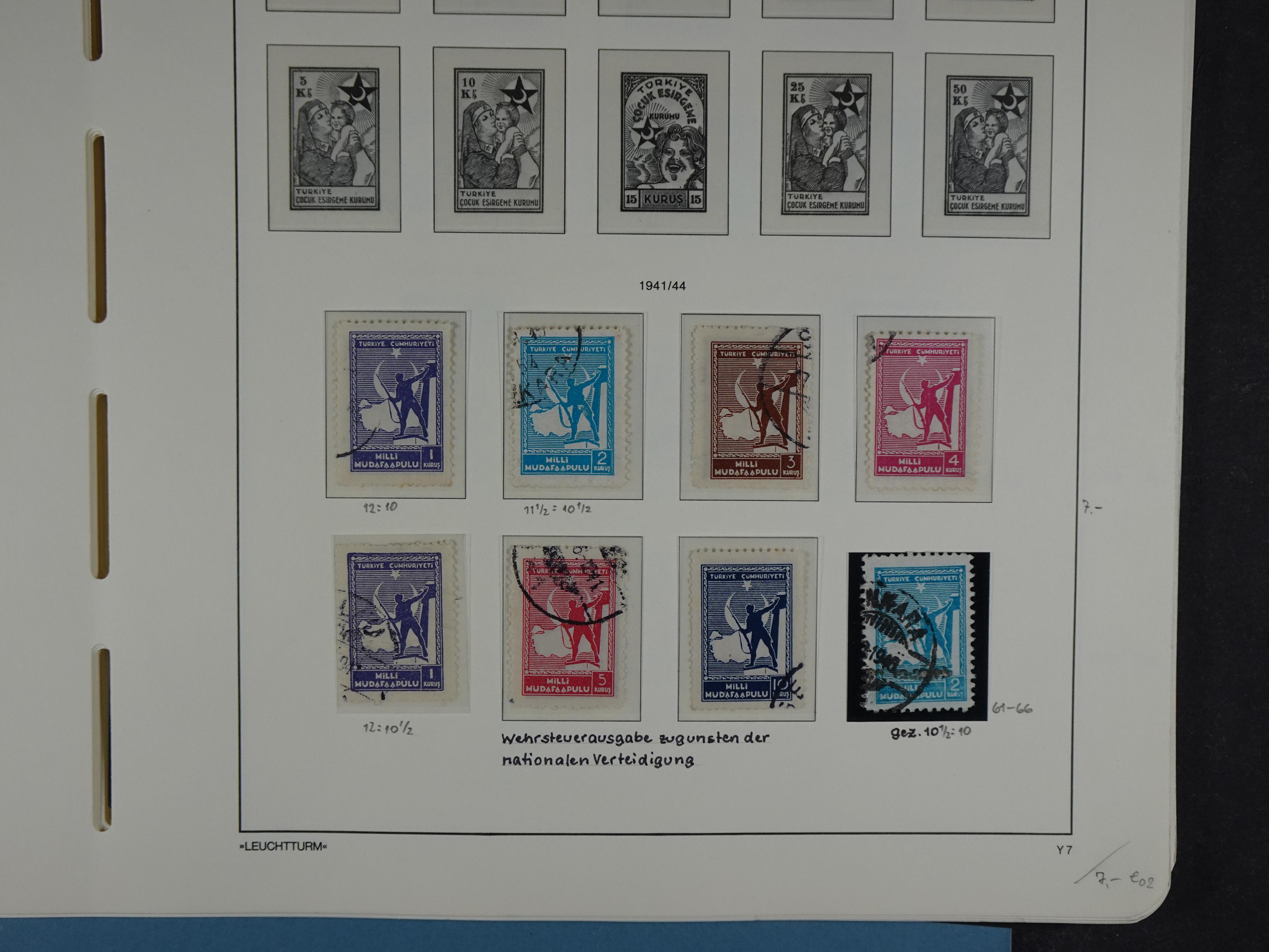 Topcollectie met een enorme waarde onder andere zeer goed postfris Back of the Book ook veel varieteiten etc. vondsten zeer zeker mogelijke. 62