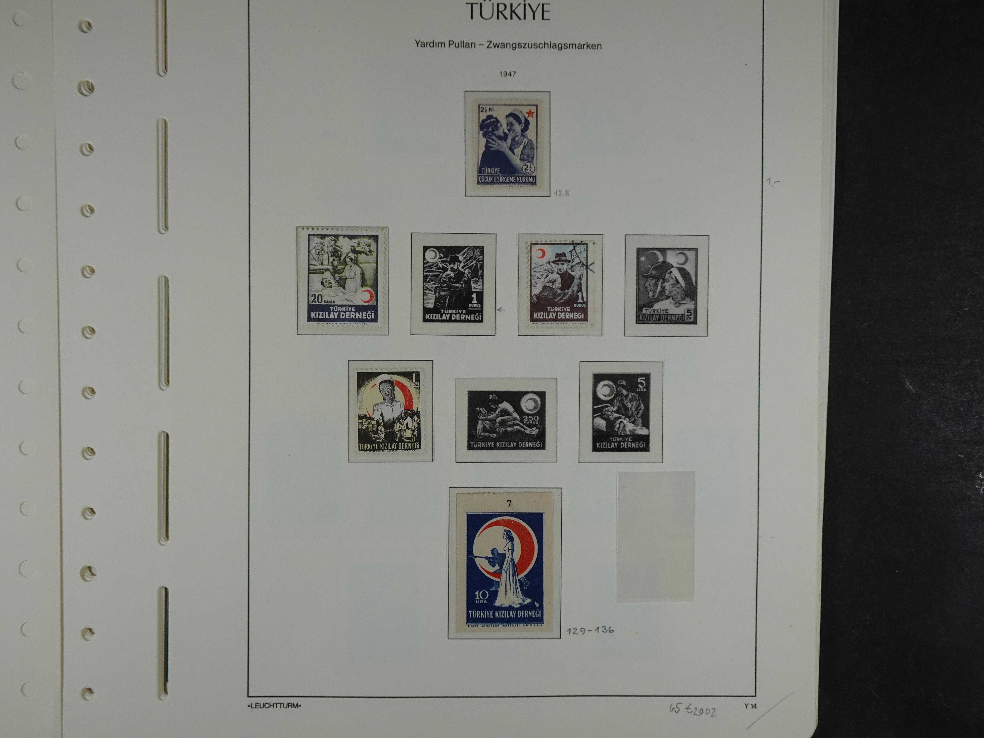 Topcollectie met een enorme waarde onder andere zeer goed postfris Back of the Book ook veel varieteiten etc. vondsten zeer zeker mogelijke. 69