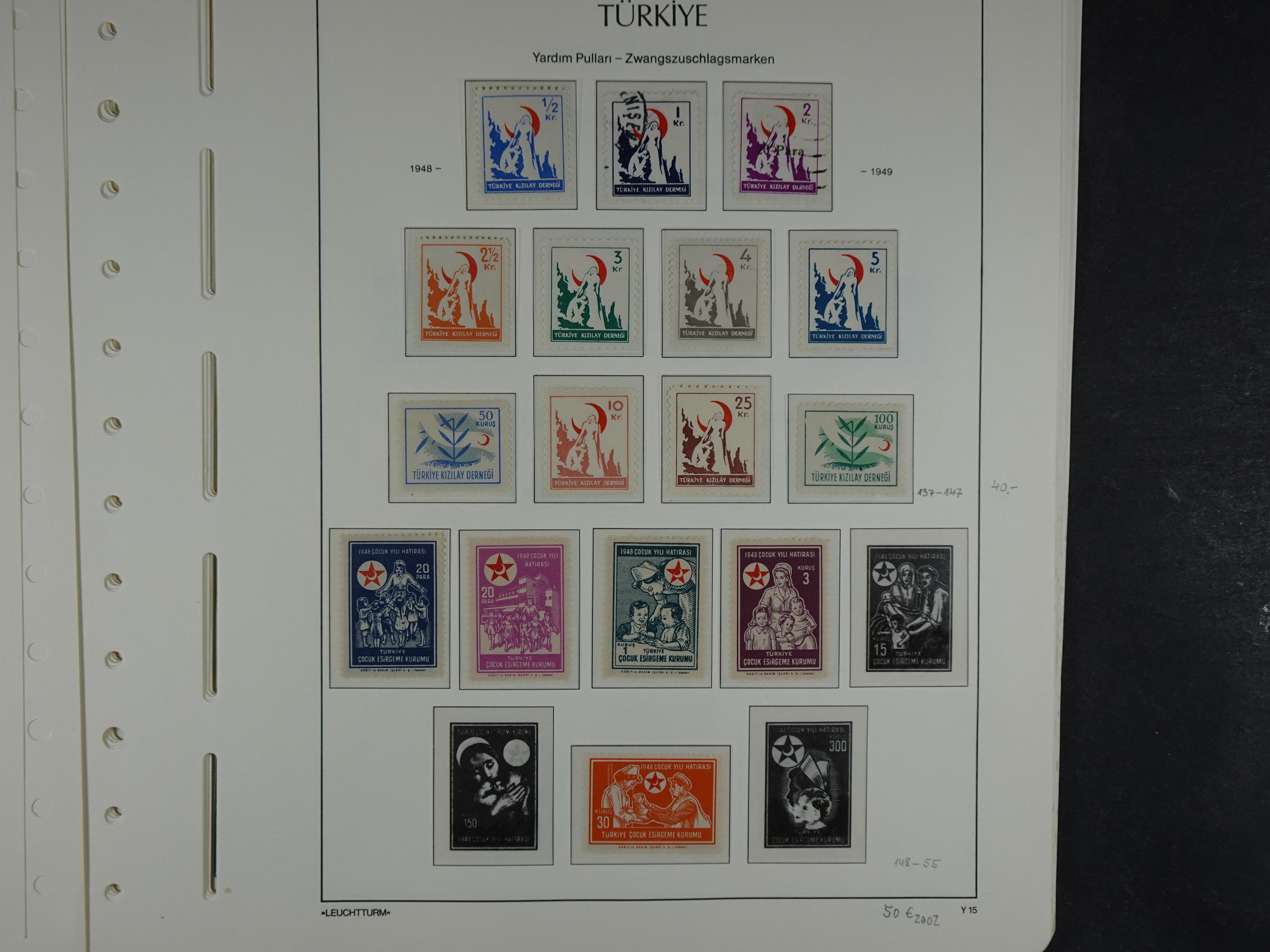 Topcollectie met een enorme waarde onder andere zeer goed postfris Back of the Book ook veel varieteiten etc. vondsten zeer zeker mogelijke. 70